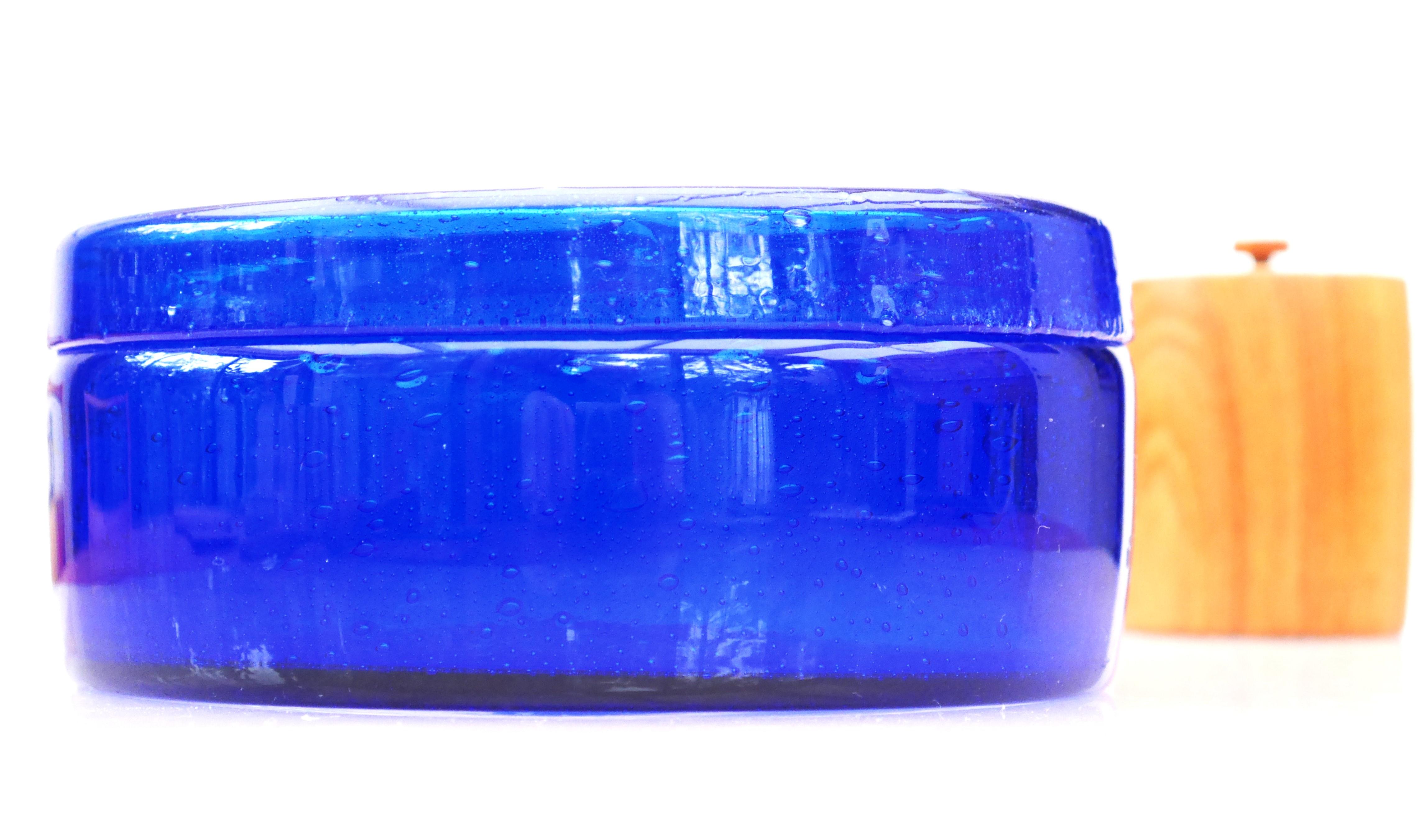 Mid-century modern signed art glass bowl in a bright blue. Erik Höglund Boda. For Sale 2