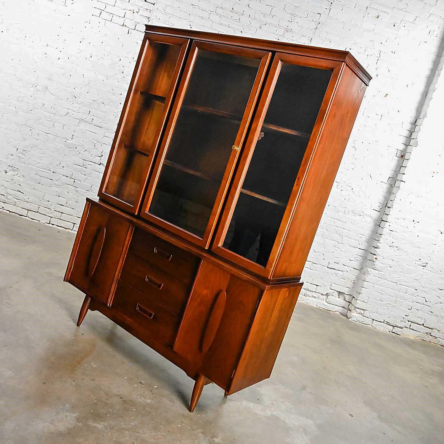 Wonderful mid-century modern 1 piece walnut veneer china hutch, display cabinet, or bookcase Attributed to Garrison Furniture. Beautiful condition, keeping in mind that this is vintage and not new so will have signs of use and wear. There are 3