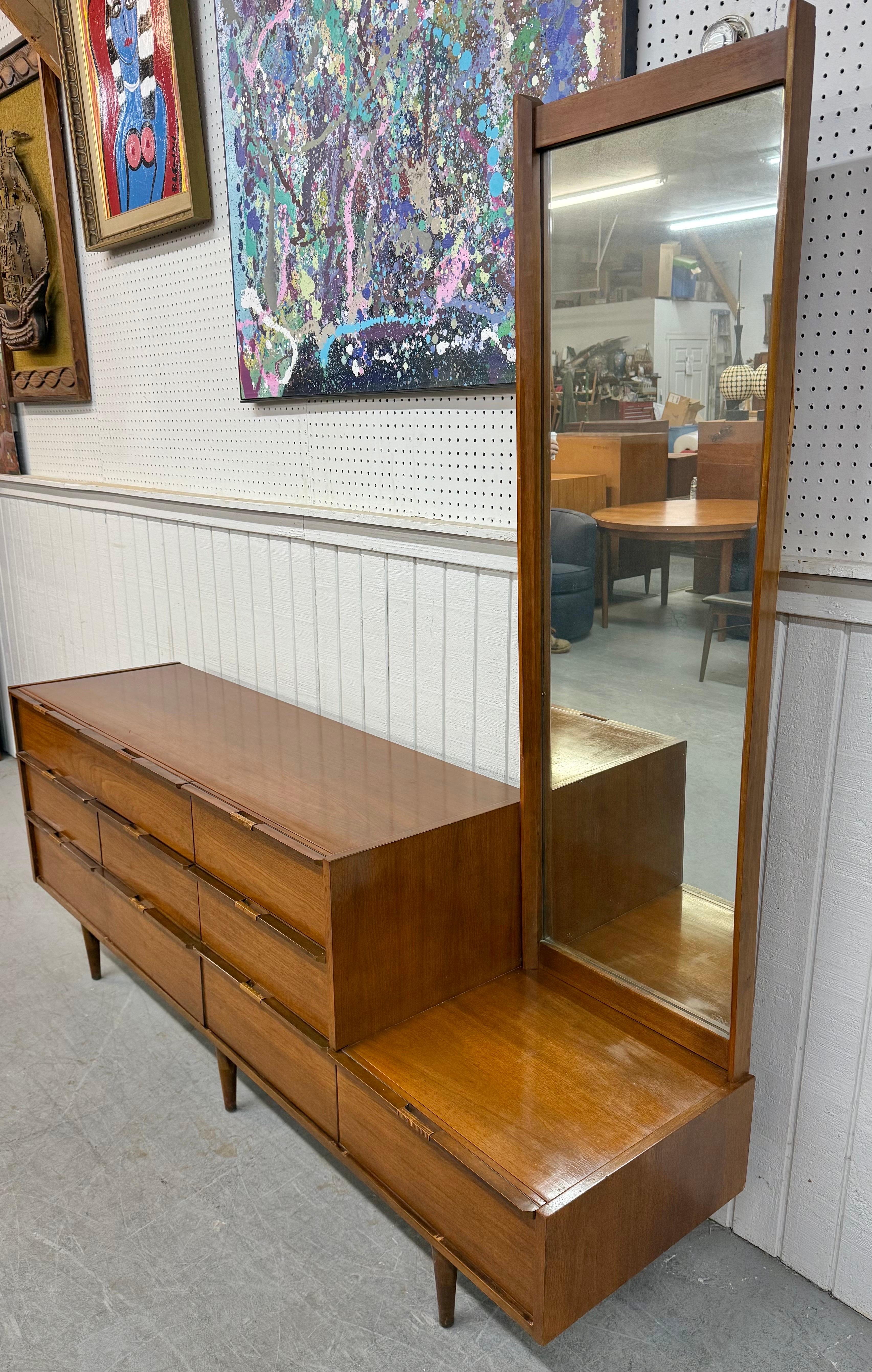 American Mid-Century Modern 10-Drawer Walnut Dresser W/Mirror