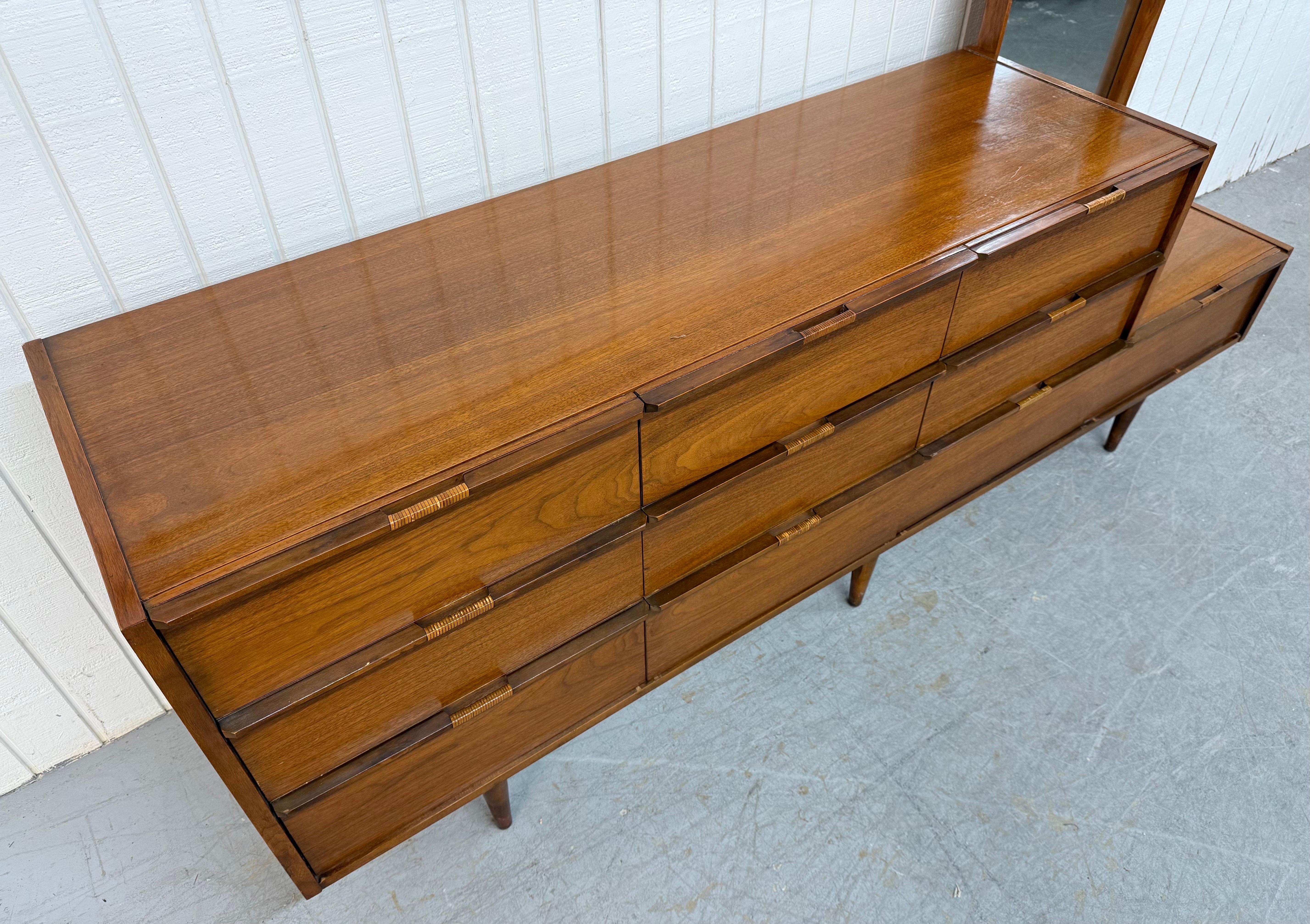 Mid-Century Modern 10-Drawer Walnut Dresser W/Mirror In Good Condition In Clarksboro, NJ