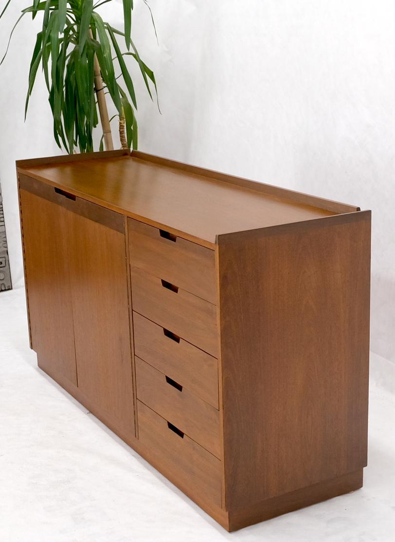 Lacquered Mid-Century Modern 10 Drawers Walnut Gallery Top Dresser Credenza Double Doors For Sale