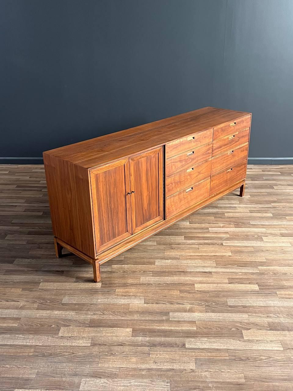 American Newly Refinished - Mid-Century Modern 11-Drawer Walnut Dresser