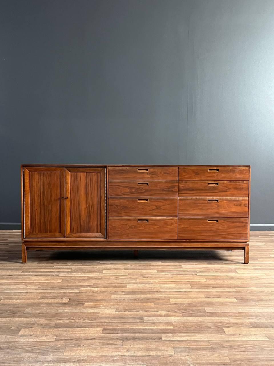Newly Refinished - Mid-Century Modern 11-Drawer Walnut Dresser In Excellent Condition In Los Angeles, CA