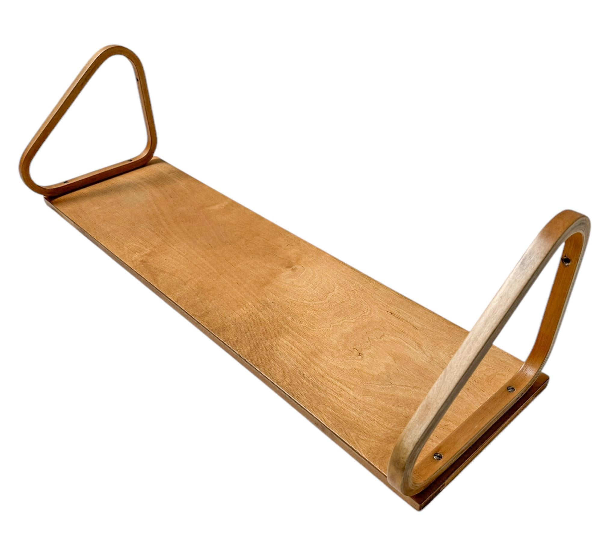 Modernes Mid-Century-Wandregal 112B von Alvar Aalto für Artek, 1950/1960er Jahre im Angebot 1