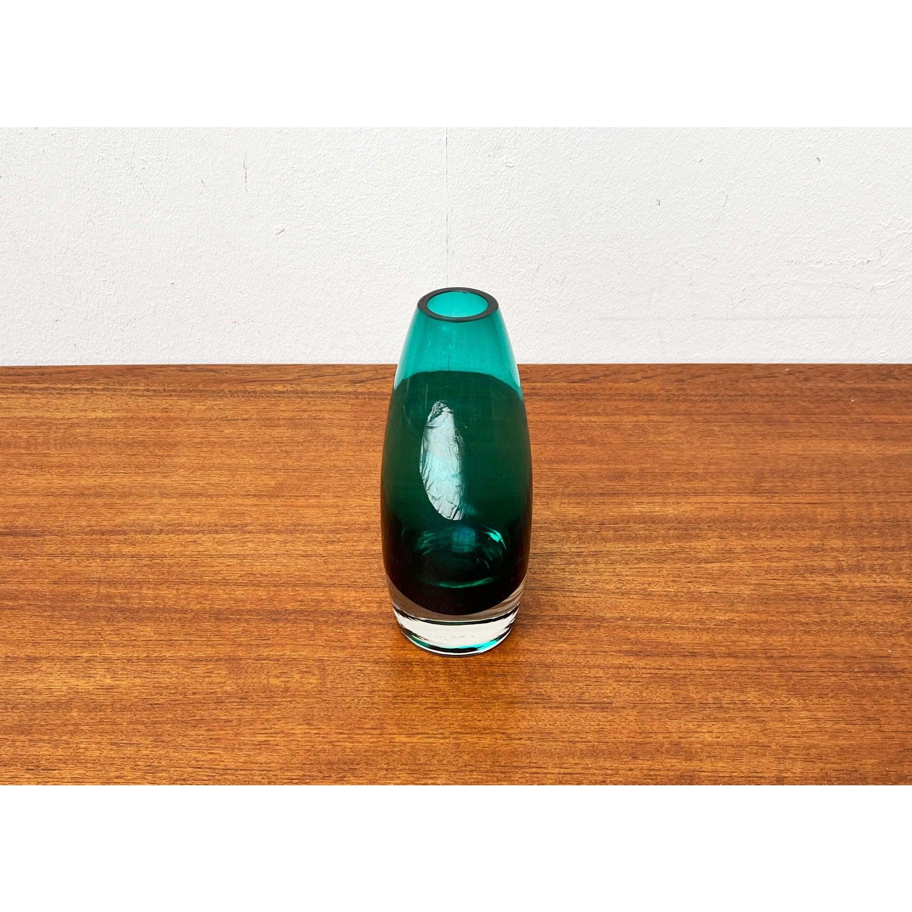 Vaso in vetro 1365 Mid-Century Modern di Tamara Aladin per Riihimäki, Finlandia, anni '60, in ottime condizioni. Progettato tra il 1960 e il 1969 Questo pezzo ha un marchio di attribuzione.

Informazioni aggiuntive:
Materiali: Vetro
Colore: