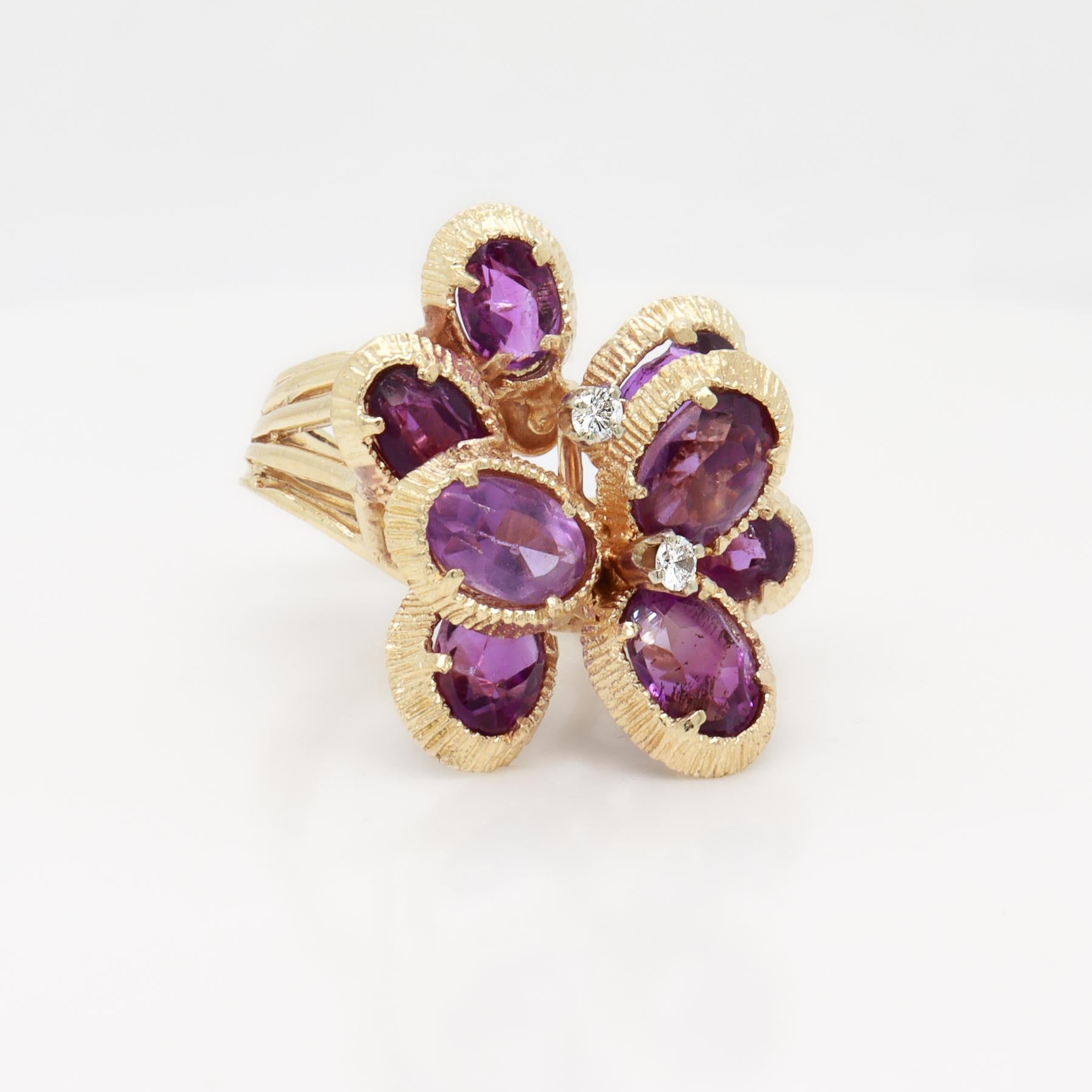 Bague cocktail moderne du milieu du siècle dernier en or 14 carats, améthyste et diamants Pour femmes en vente