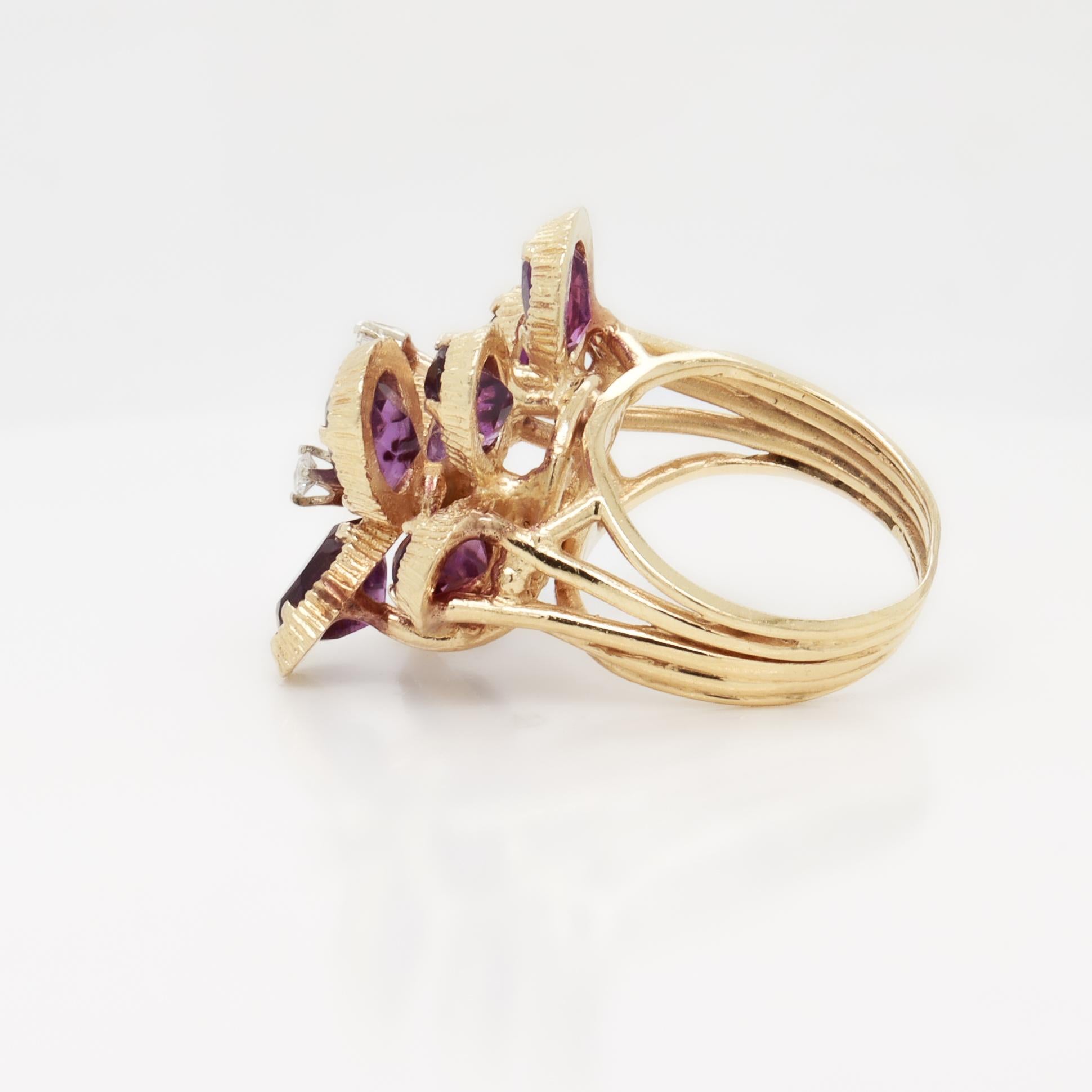 Bague cocktail moderne du milieu du siècle dernier en or 14 carats, améthyste et diamants en vente 1