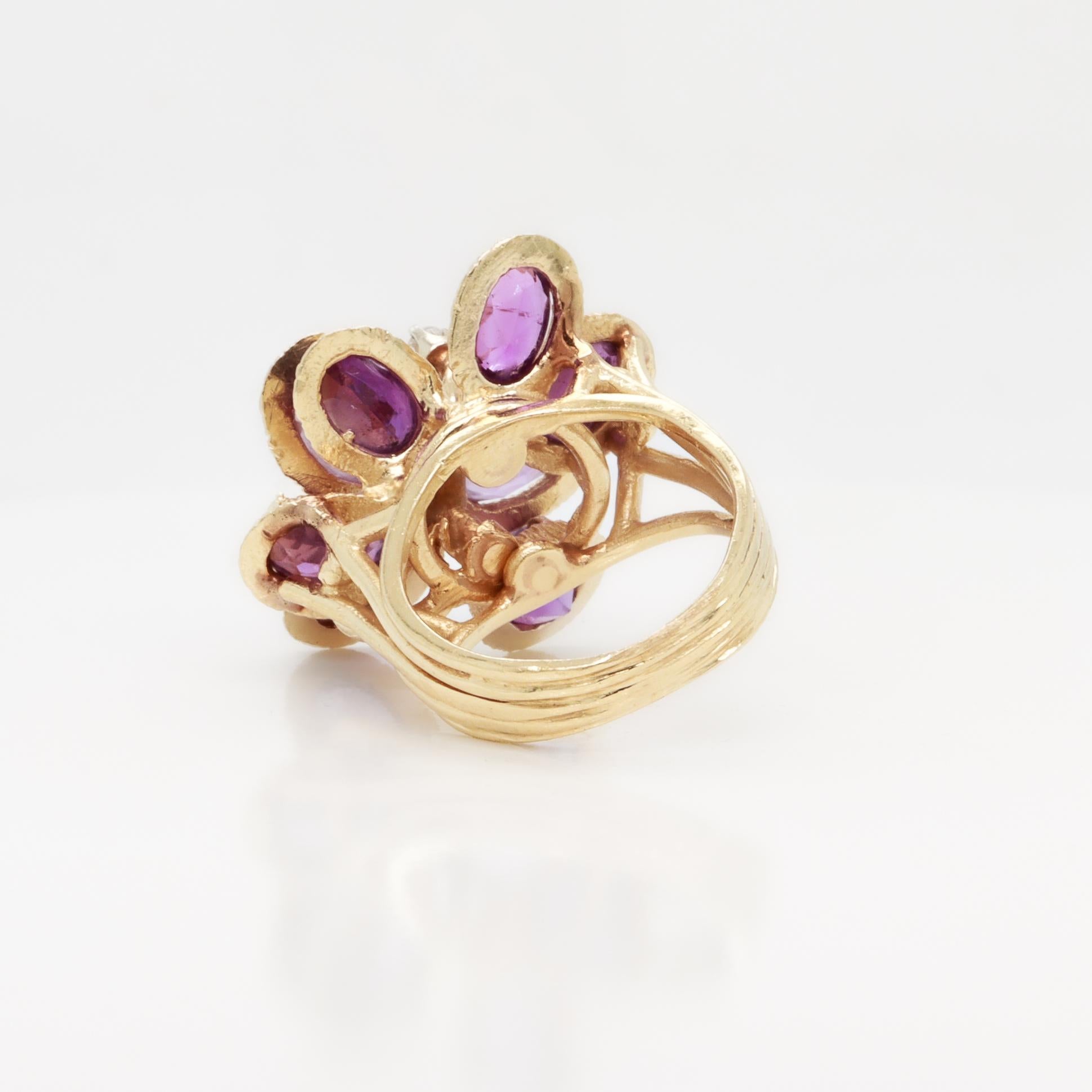 Bague cocktail moderne du milieu du siècle dernier en or 14 carats, améthyste et diamants en vente 2