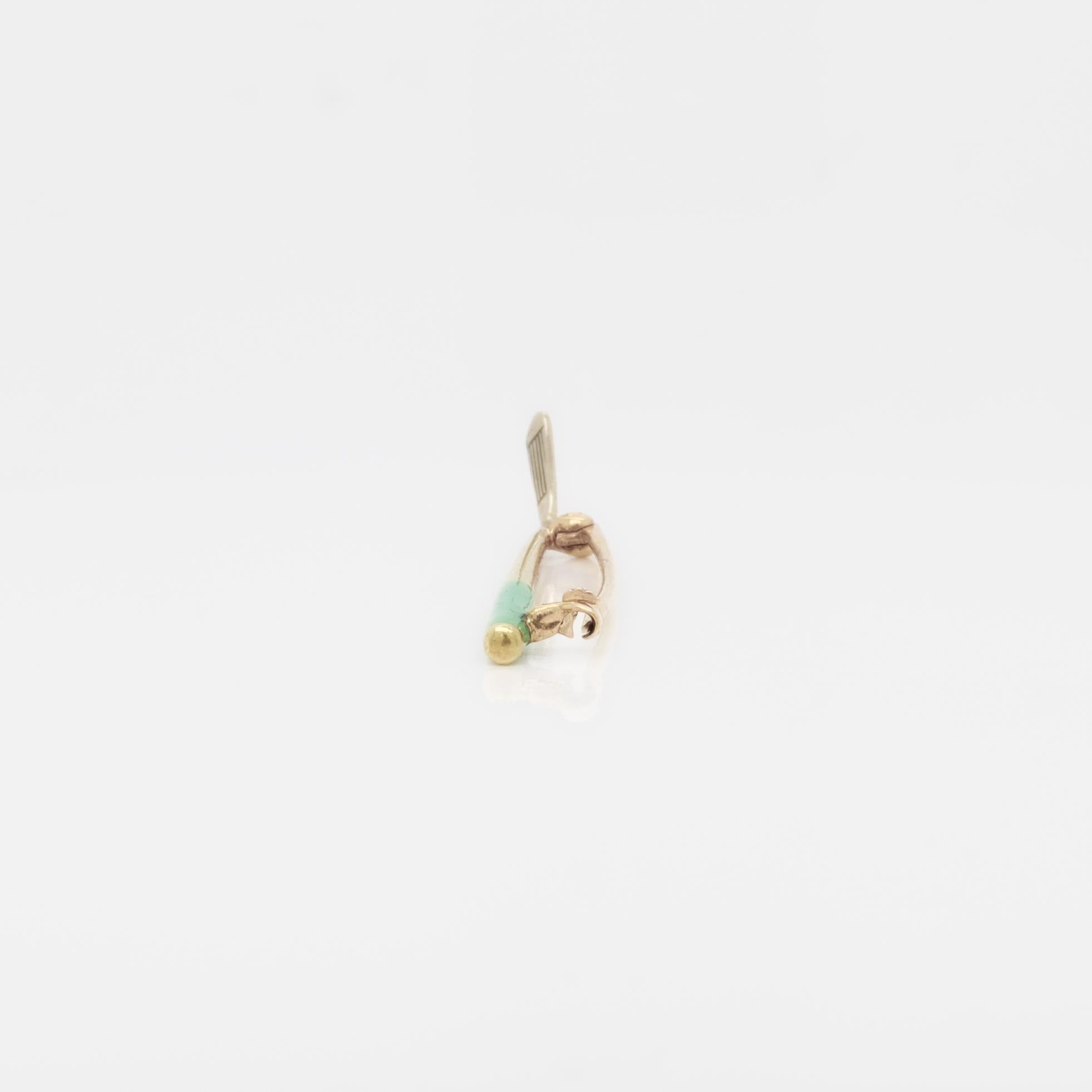Mid-Century Modern 14K Gold & Enamel Golf Club Pin / Brooch In Good Condition For Sale In Philadelphia, PA