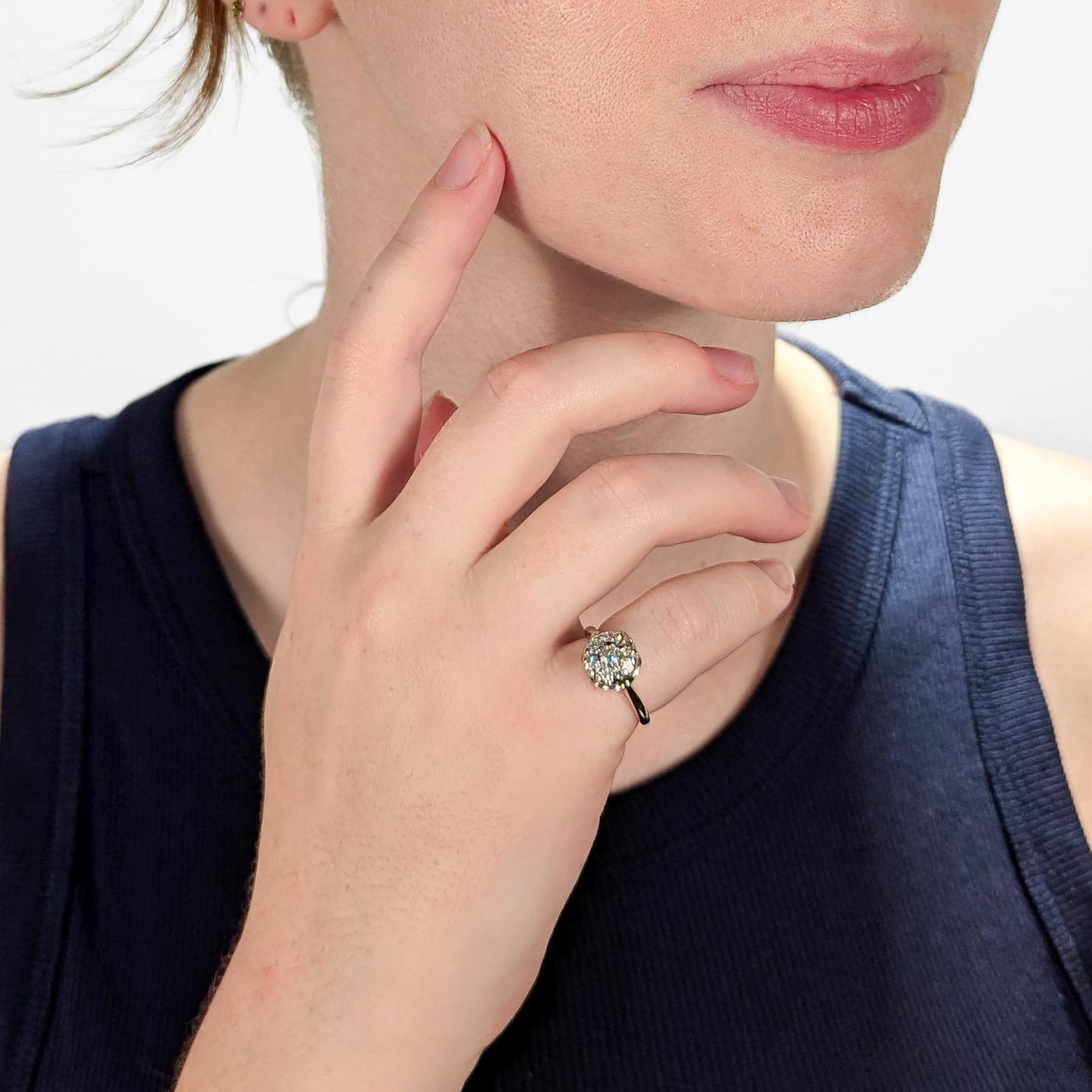 A fine Mid-Century Modern diamond cluster cocktail ring.

In 14 karat white gold.

Bead-set with 7 round cut white diamonds.

Marked 14K to the shank.

Simply a wonderful Mid-Century cocktail ring!

Date:
20th Century

Overall Condition:
It is in
