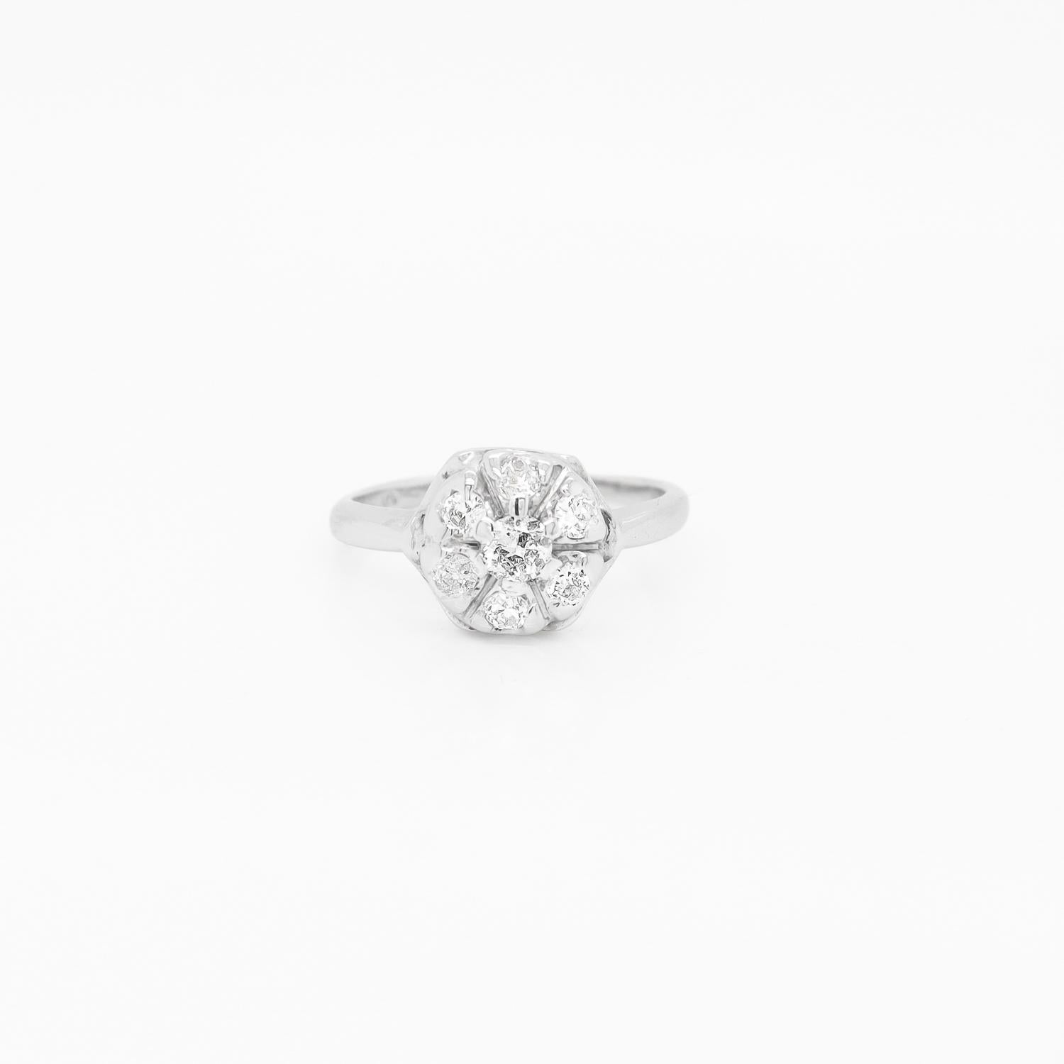 Mid-Century Modern 14K Weißgold Diamant-Cluster-Cocktailring im Zustand „Gut“ im Angebot in Philadelphia, PA