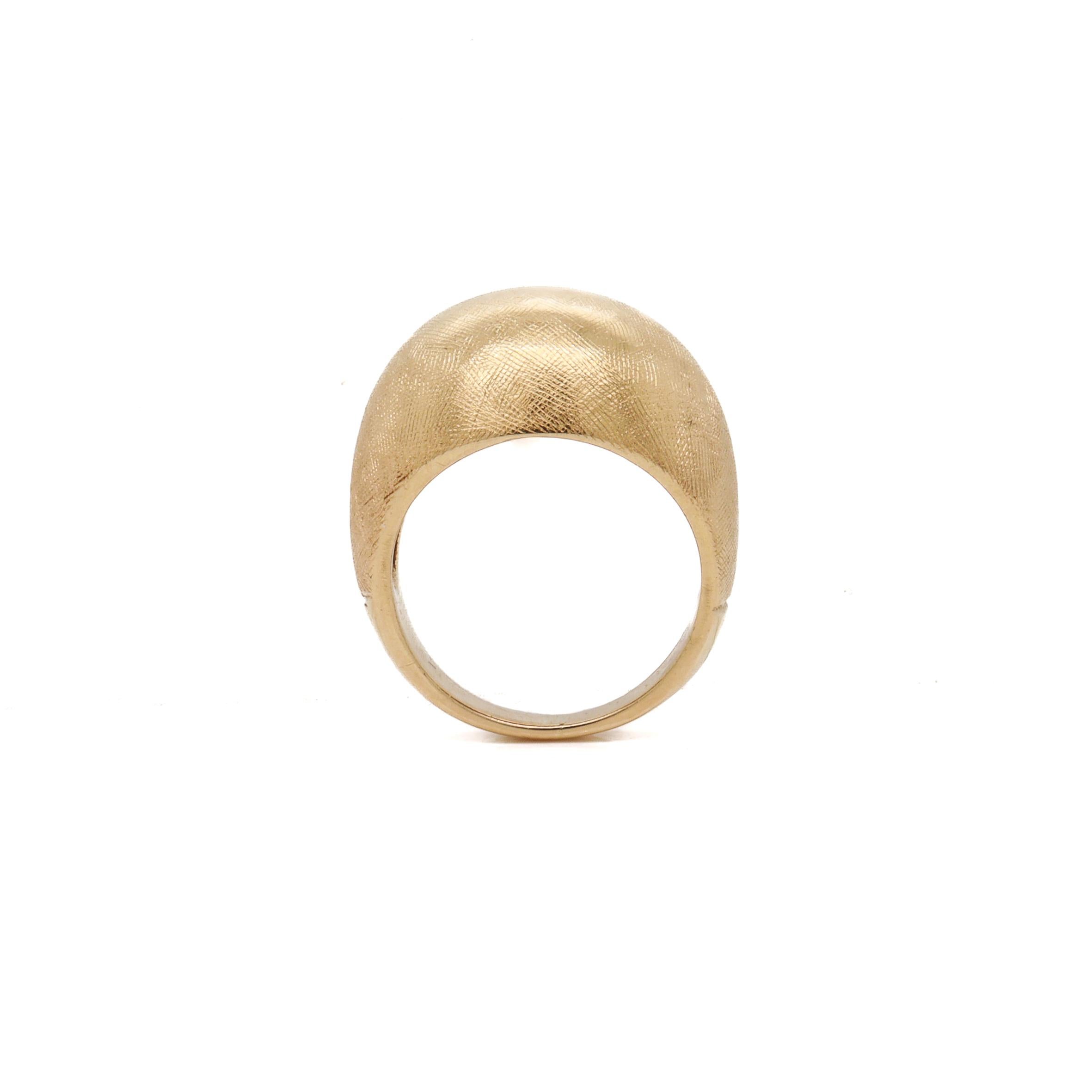 Mid-Century Modern 14k Yellow Gold Dome Cocktail Ring with a Florentine Finish For Sale 2