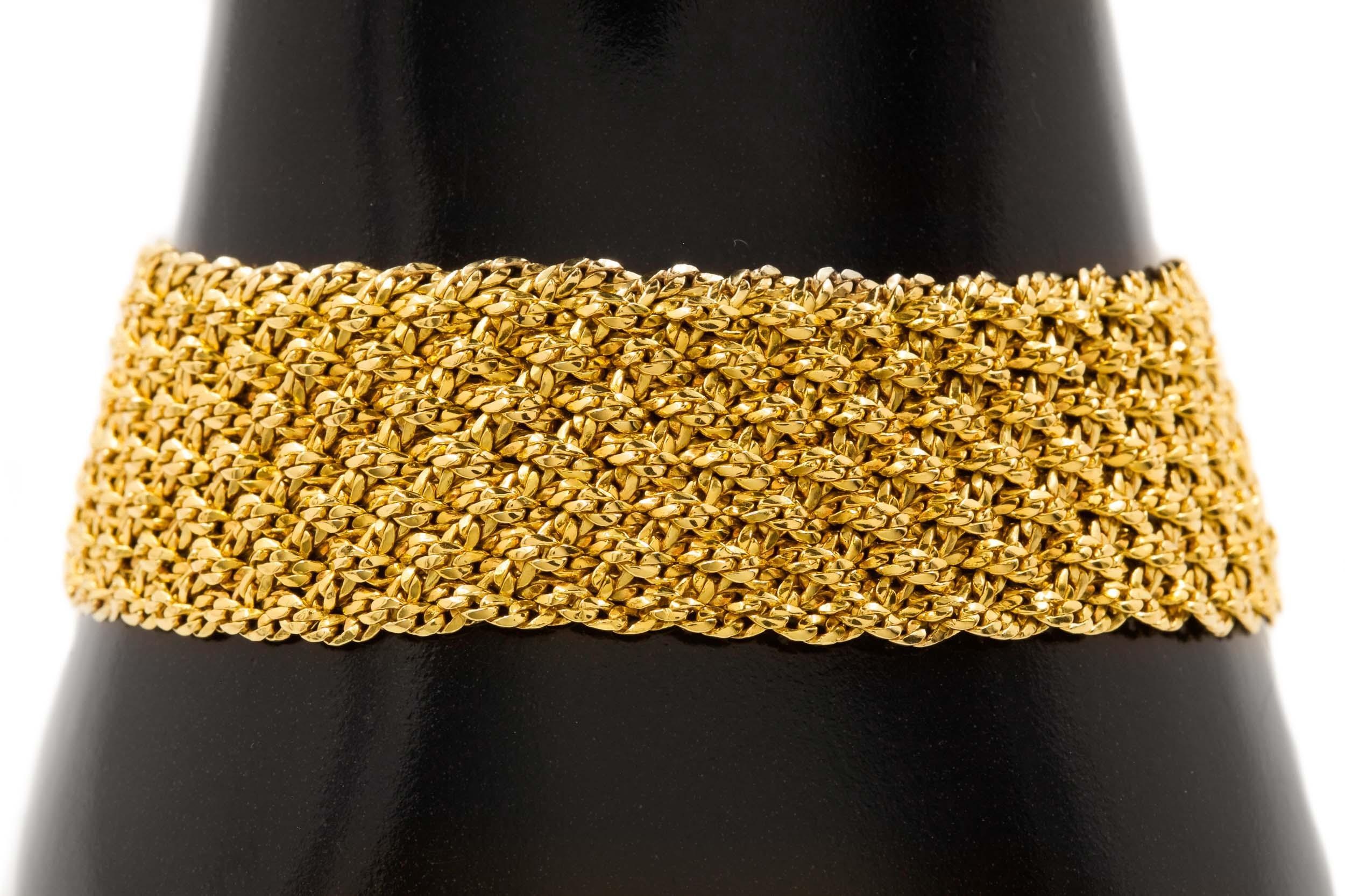 Mid-Century Modern 18 Karat Gold Flexible Link Strap Bracelet For Sale 3