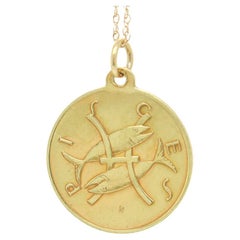 Retro Mid-Century Modern 18K Yellow Gold Pisces Zodiac Charm or Pendant for a Necklace