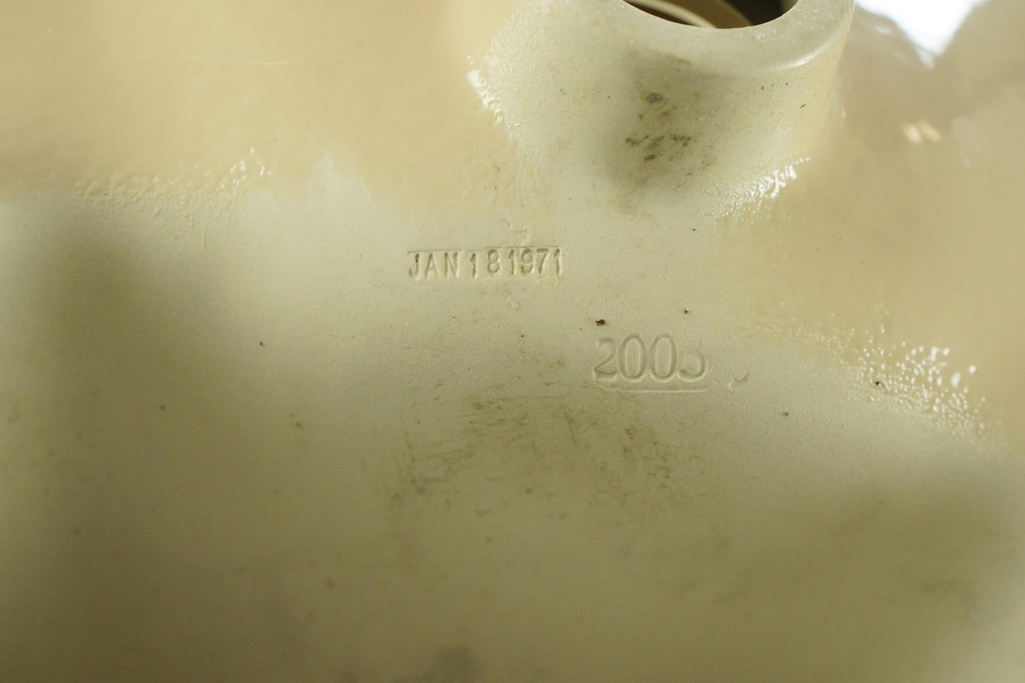 Moderna de mediados de siglo 19,375 pulg. Fregadero Cerámico de Pared Melocotón en venta 2