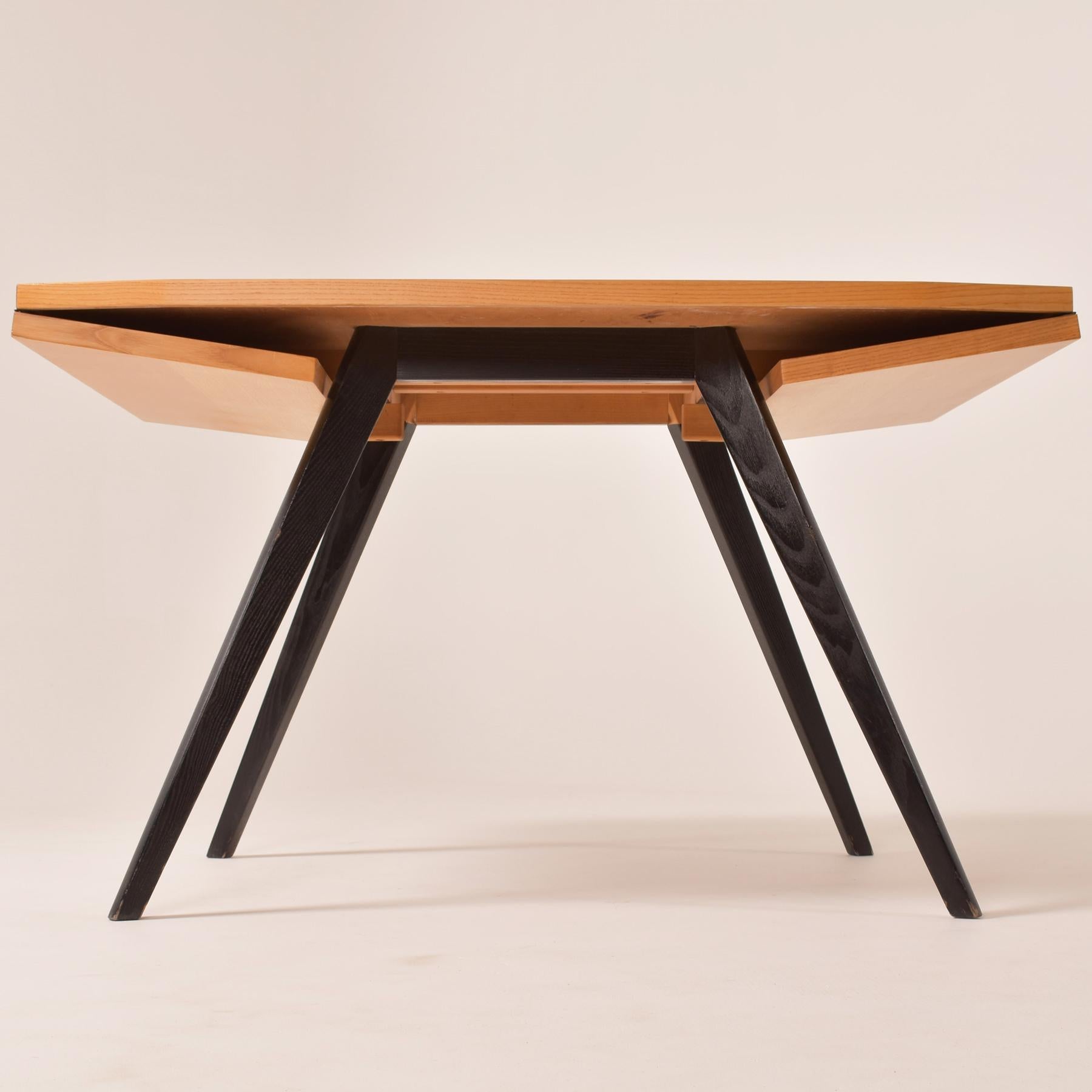 Mid-Century Modern, 1950, Switzerland, Elm and Ash Folding Dining Room Table In Good Condition In Le Grand-Saconnex, CH