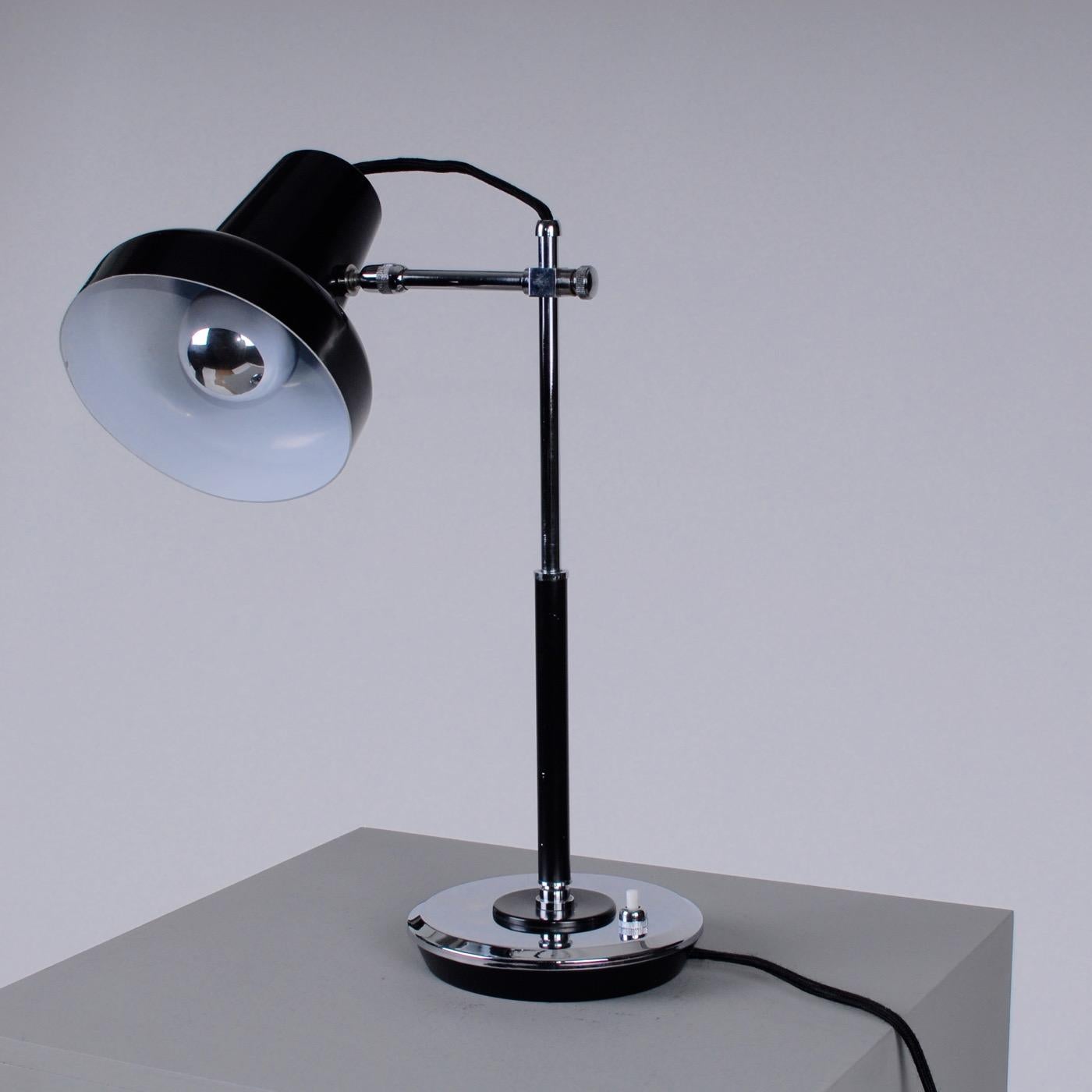 Mid-Century Modern 1950s Black and Chrome Lacquered Italian Desk Lamp For Sale 6