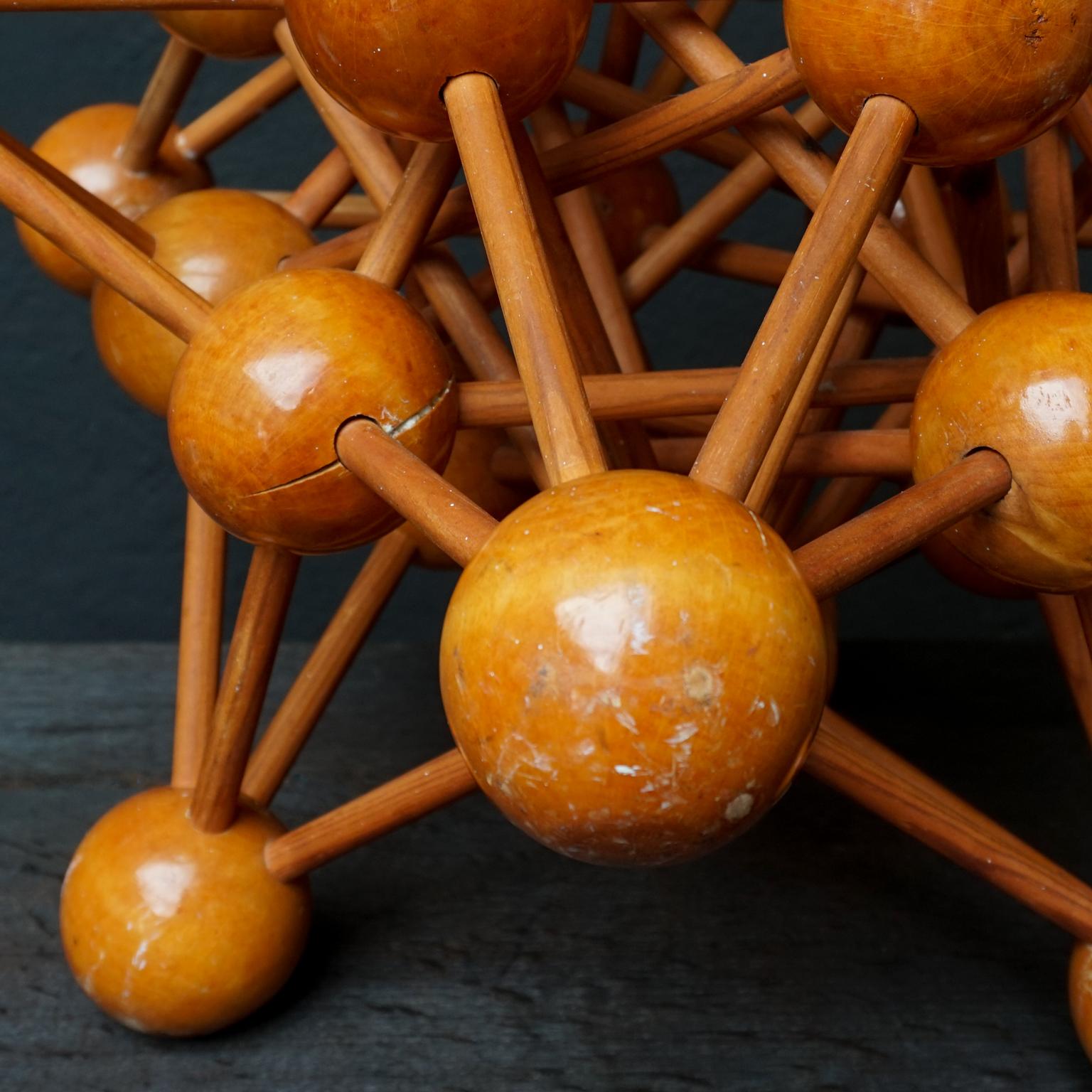 Pine Mid-Century Modern 1950s Dutch Wooden Scientific Molecule Atomic Sculpture Model For Sale
