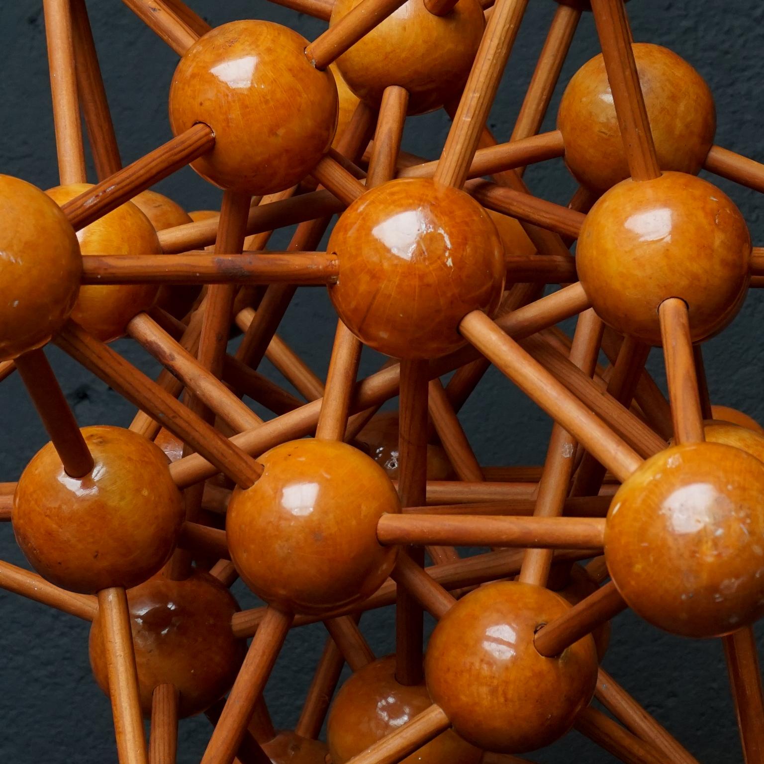 Mid-Century Modern 1950s Dutch Wooden Scientific Molecule Atomic Sculpture Model In Good Condition For Sale In Haarlem, NL