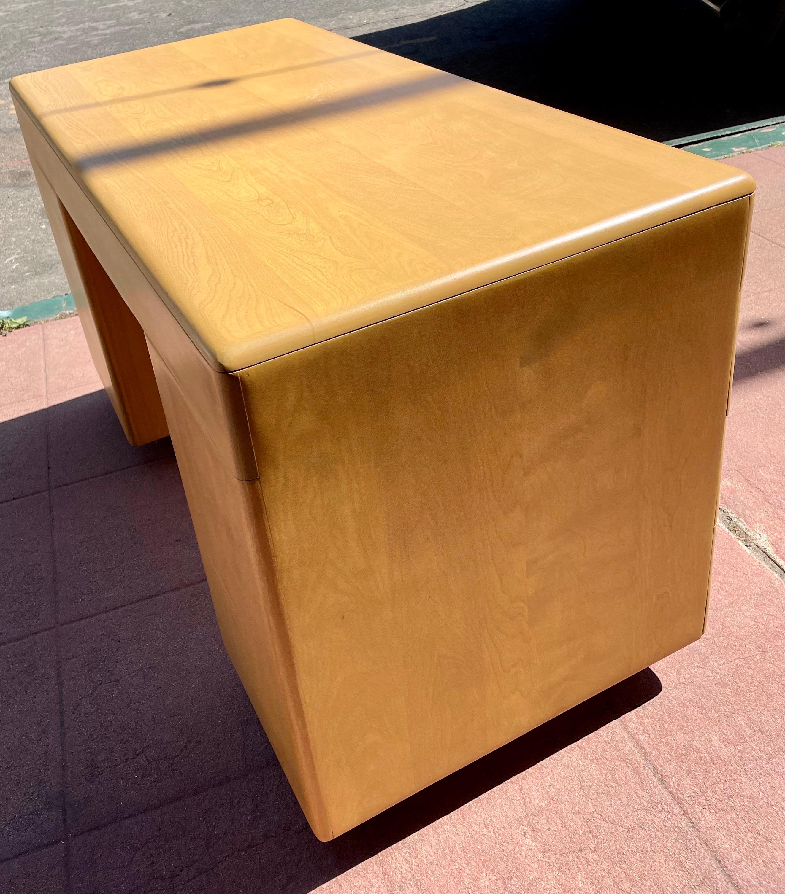 Mid-Century Modern 1950's Heywood Wakefield Desk Wheat Finish Solid Maple In Good Condition In San Diego, CA