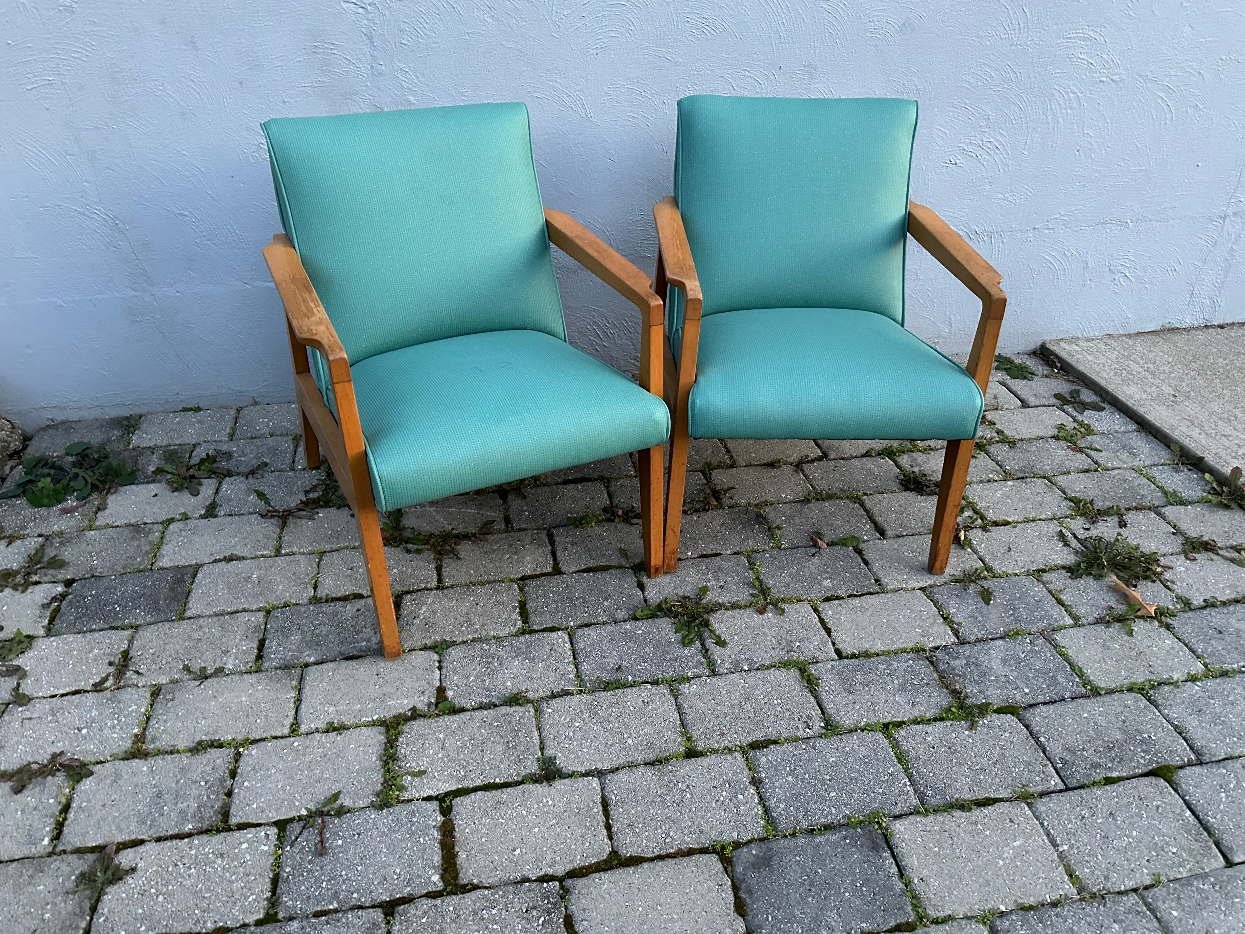 Mid-Century Modern MID  CENTRALE  MODERNE    Paire de chaises des années 1950  DEMI-COUPURE  VENTE       DEMI-COUPURE en vente