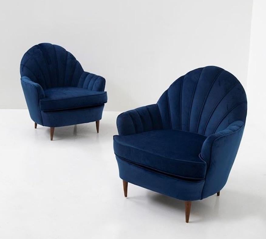 Italian Mid-Century Modern 1950's Set 2 Armchairs Blue Velvet Guglielmo Ulrich (attrib) For Sale