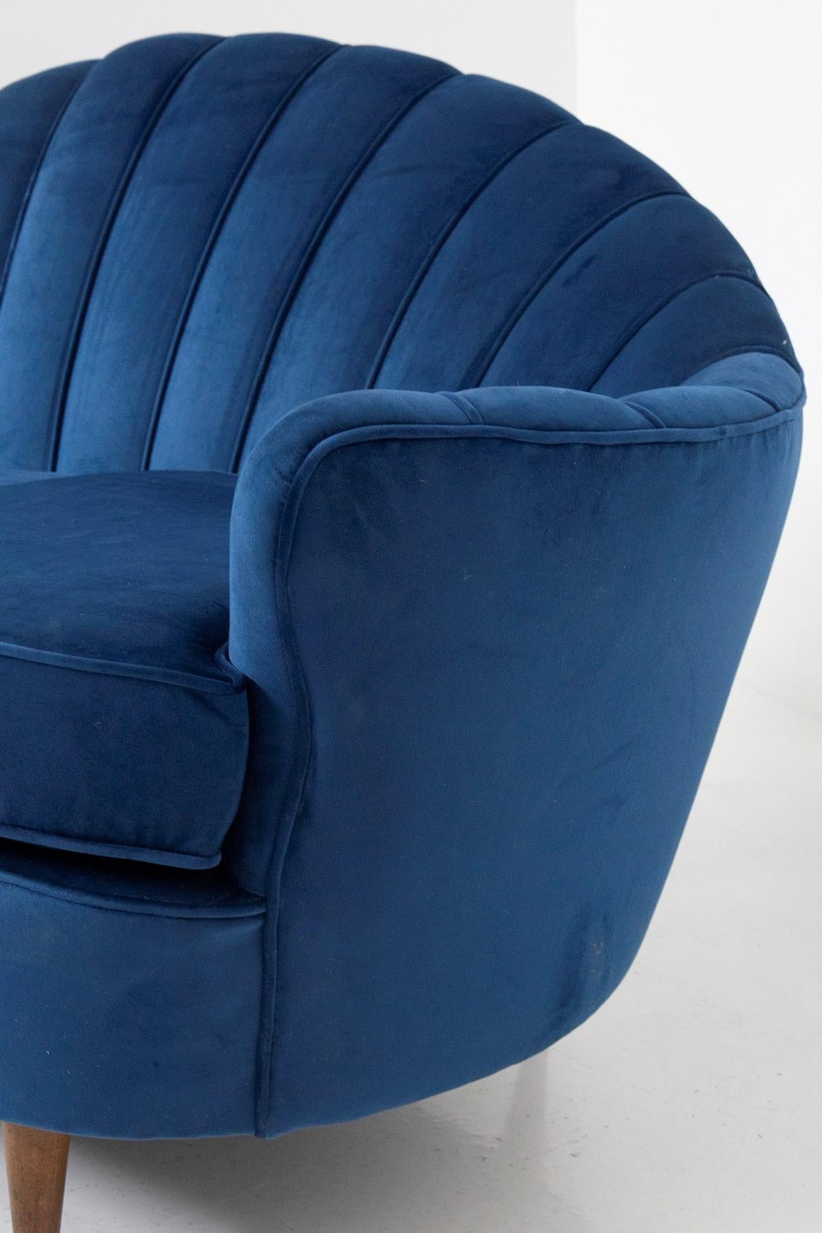 Mid-Century Modern 1950's Shell Sofa In Blue Velvet Guglielmo Ulrich (attrib) In Good Condition For Sale In Bonita Springs, FL