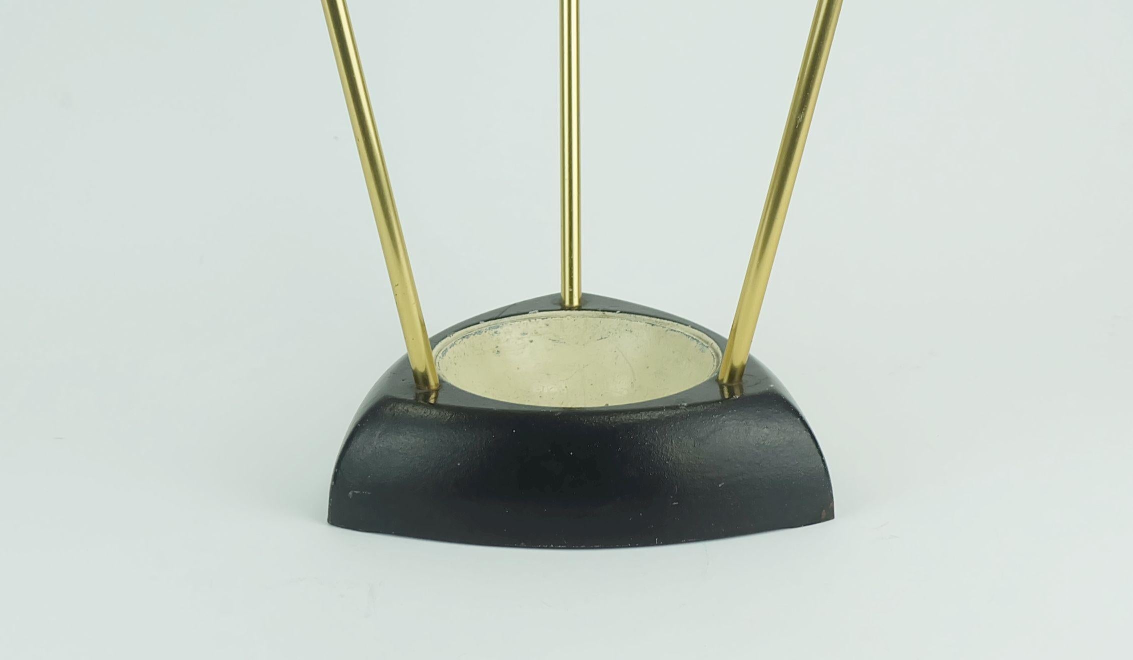 Mid-Century moderno UMBRELLA STAND anni '50 in ghisa e ottone dal design snello e di metà secolo moderno in vendita
