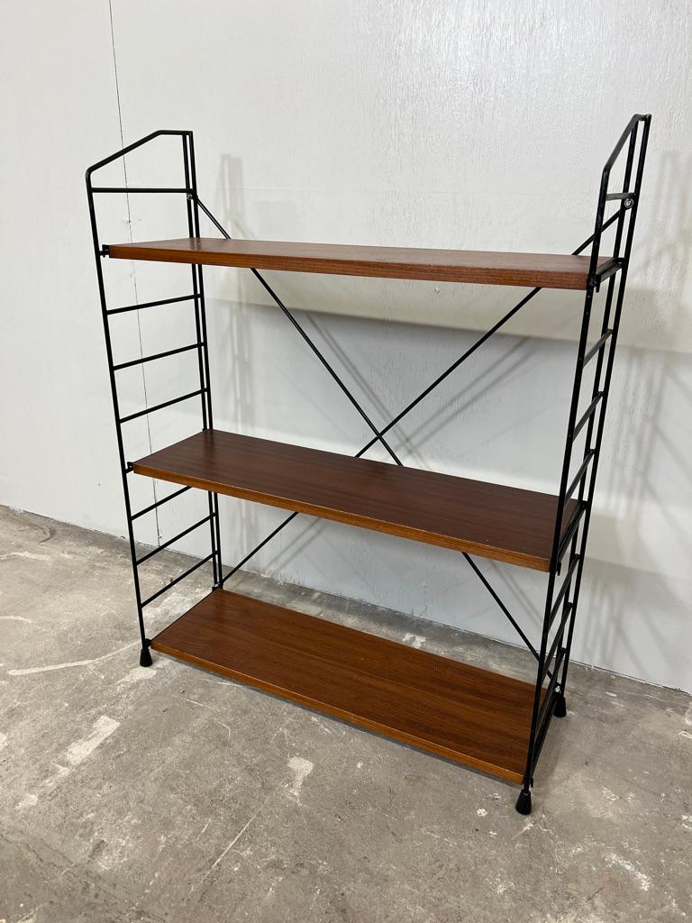 Mid-Century Modern 1960 Gesuchtes freistehendes Tomado Regal, 3 Teakholzböden (Niederländisch) im Angebot