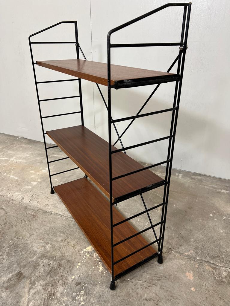 Mid-Century Modern 1960 Gesuchtes freistehendes Tomado Regal, 3 Teakholzböden im Angebot 2