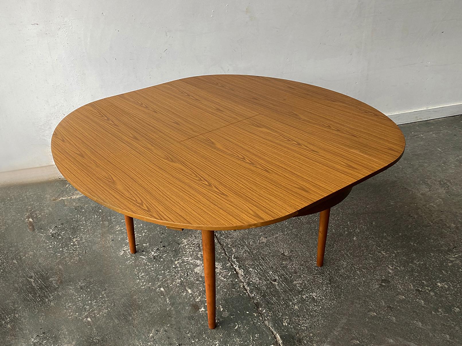 Ensemble table et chaises de salle à manger des années 1960 par Schreiber Furniture Bon état - En vente à London, GB