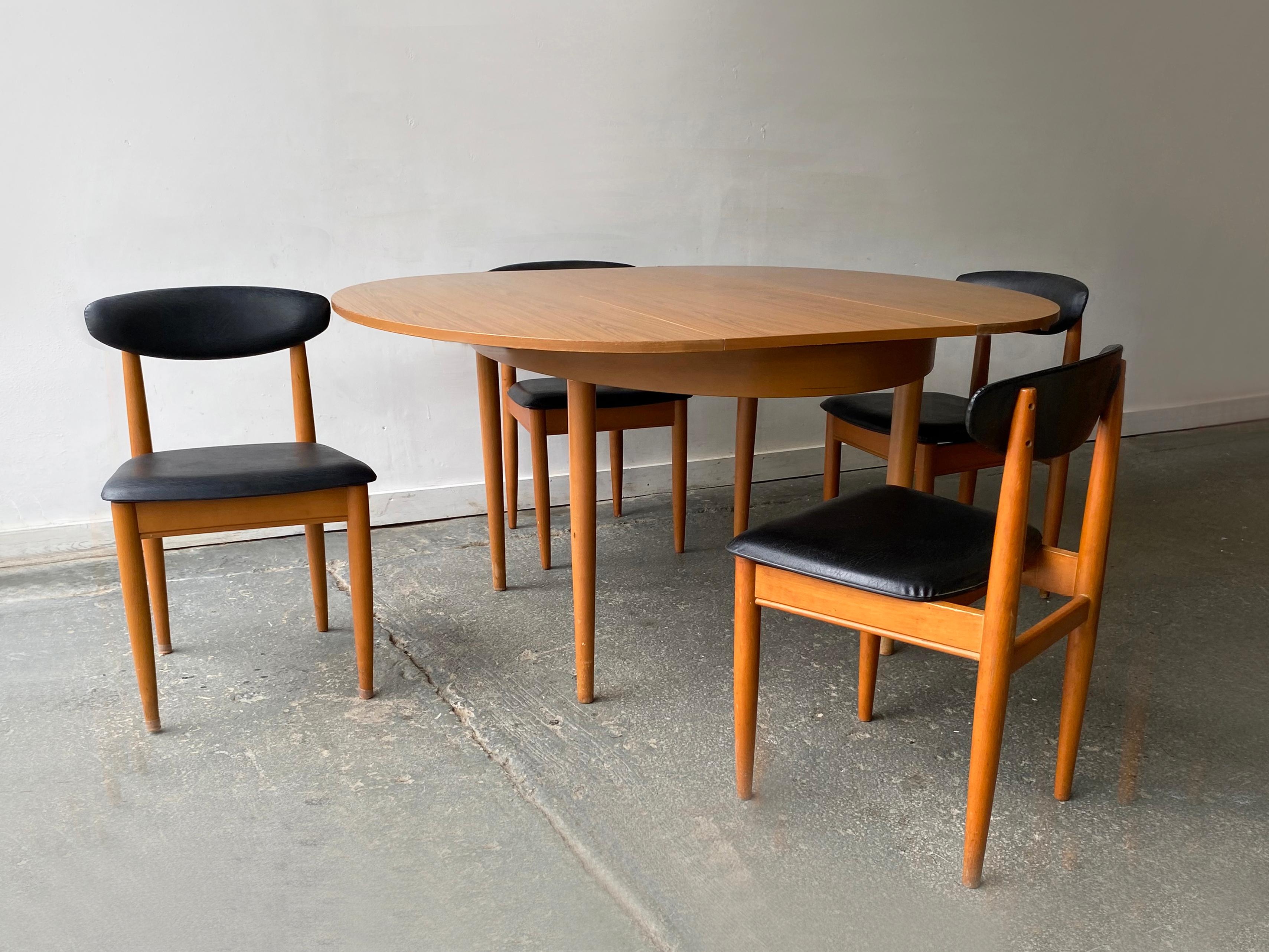 Imitation cuir Ensemble table et chaises de salle à manger des années 1960 par Schreiber Furniture en vente