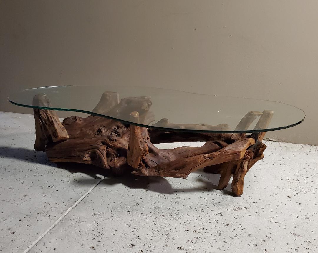 Mid-Century Modern Driftwood Coffee Table With It's Original Biomorphic Glass Top.
This Is A Breathtaking Stunning Piece Of Nature. 
This 1960s Organic Display Of Nature Elegantly Displays It's Beauty In It'S Form And In The Movement Of It'S