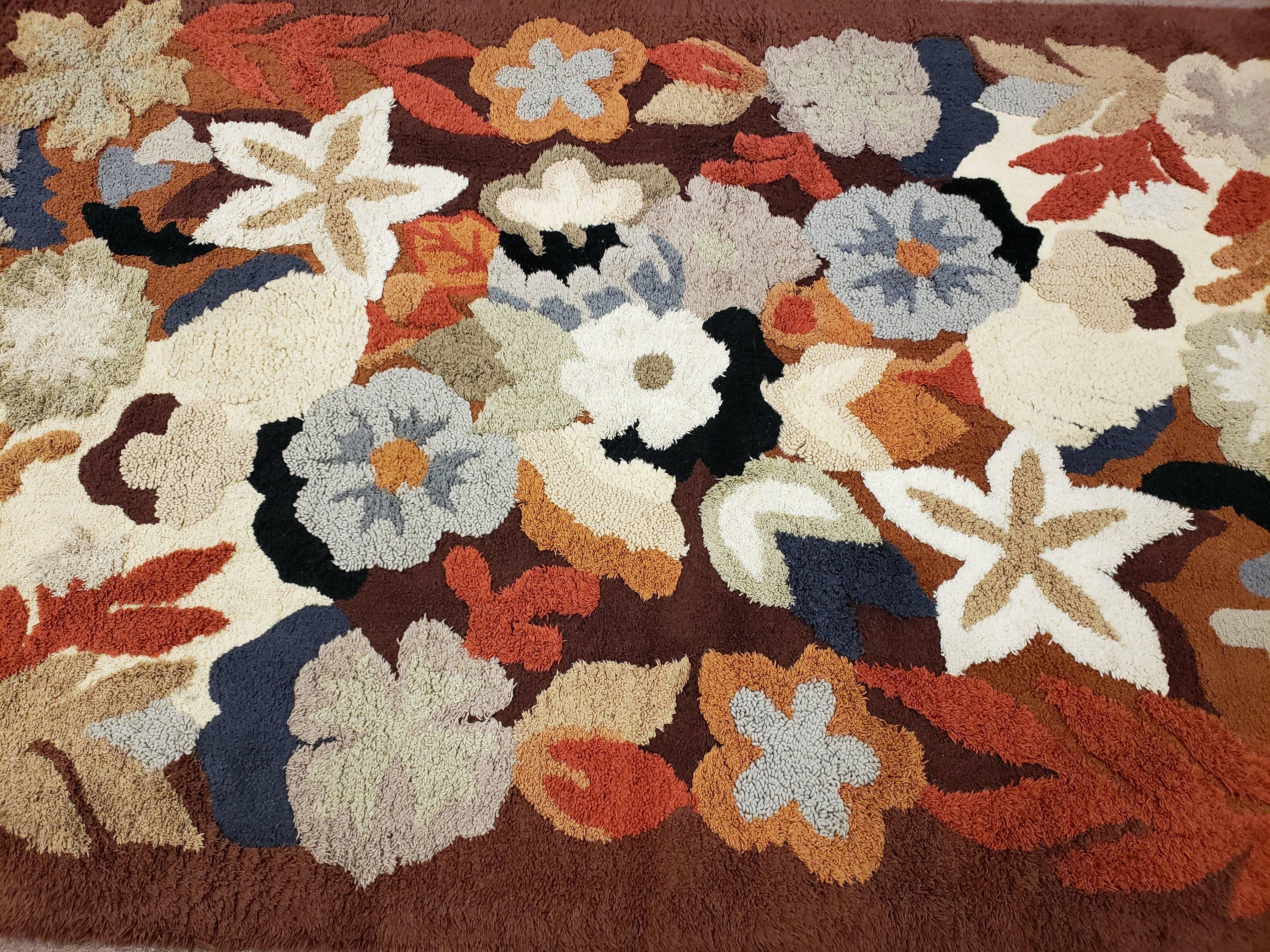 Mid-Century Modern 1960s Floral Motif Hand-Knotted Wool Rug 7