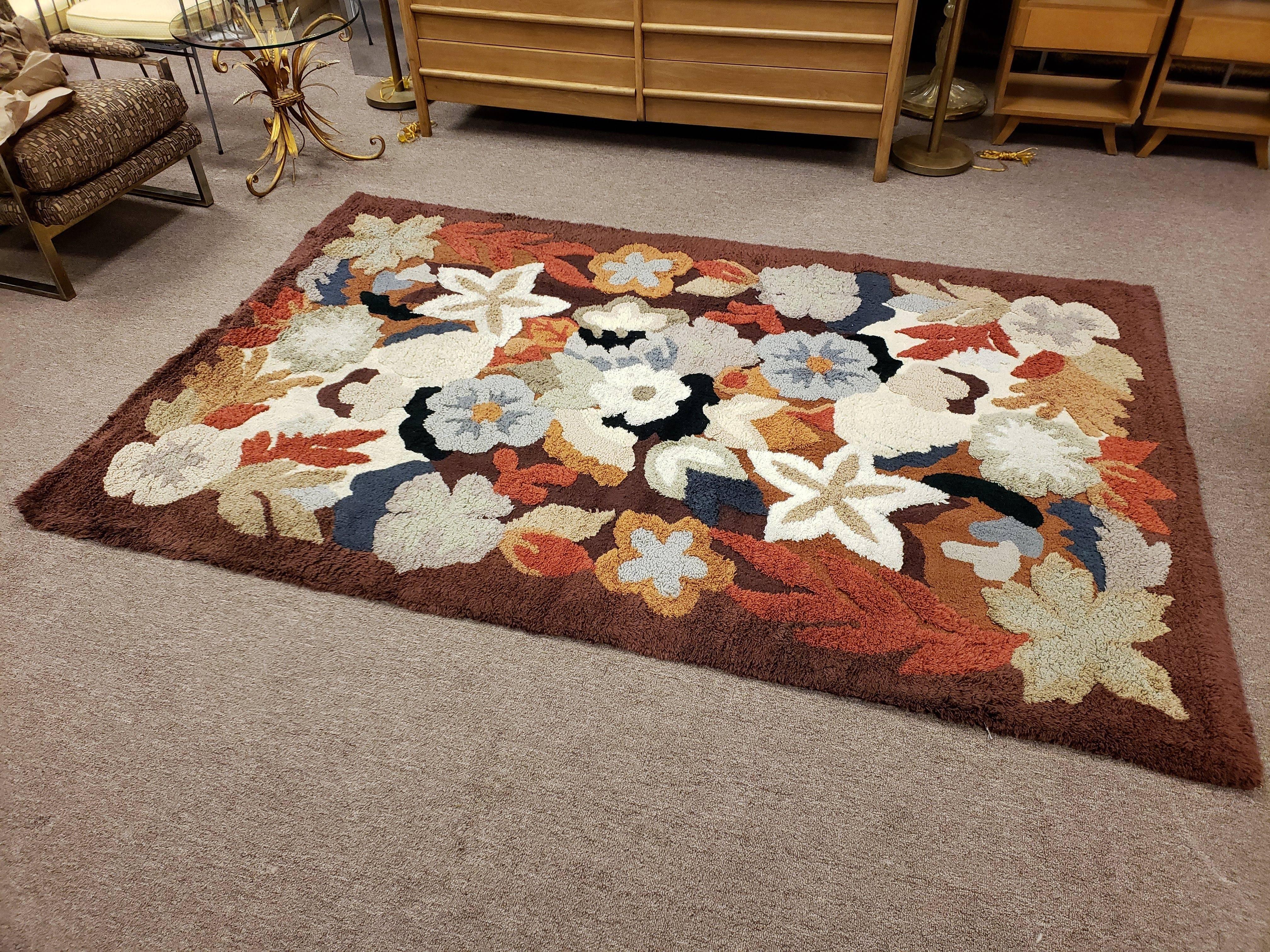 American Mid-Century Modern 1960s Floral Motif Hand-Knotted Wool Rug