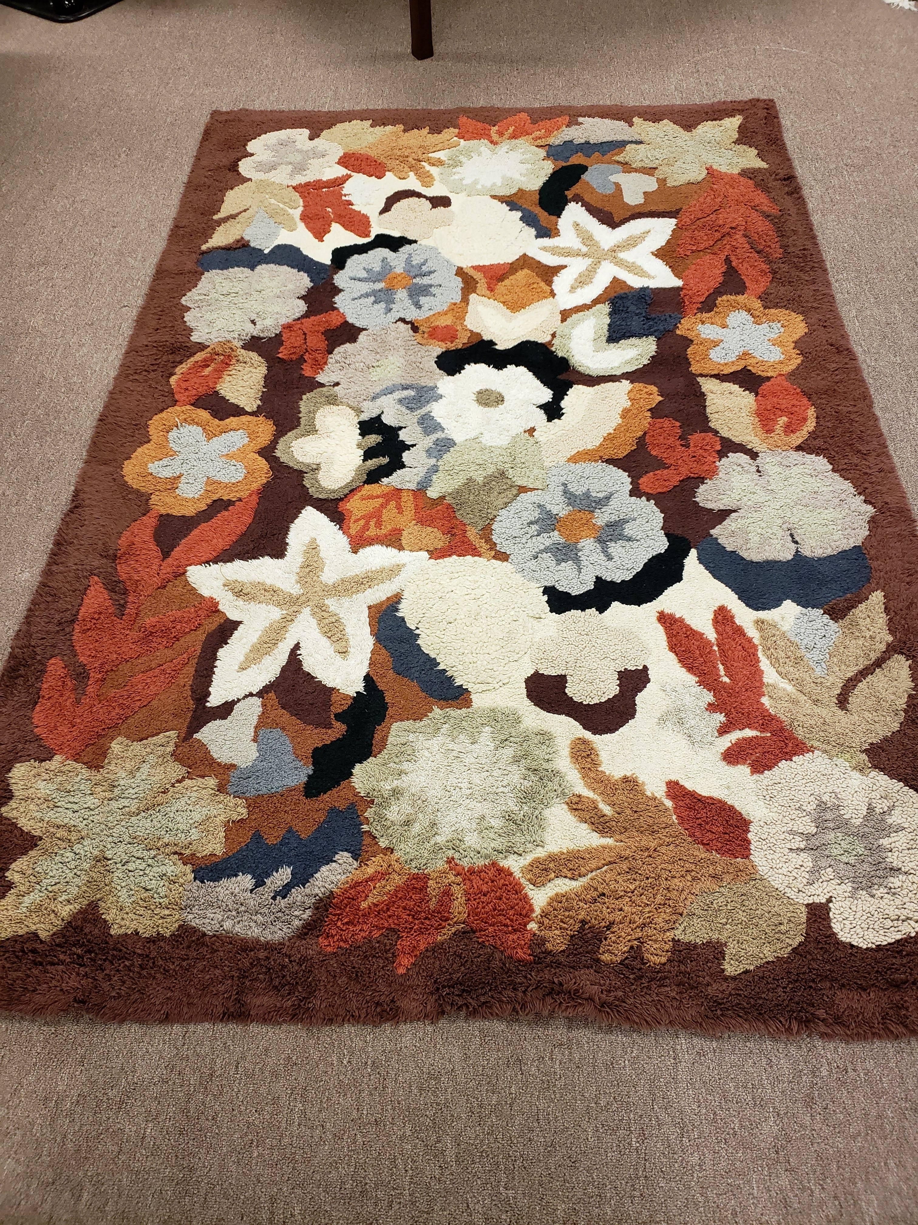 Mid-Century Modern 1960s Floral Motif Hand-Knotted Wool Rug 3