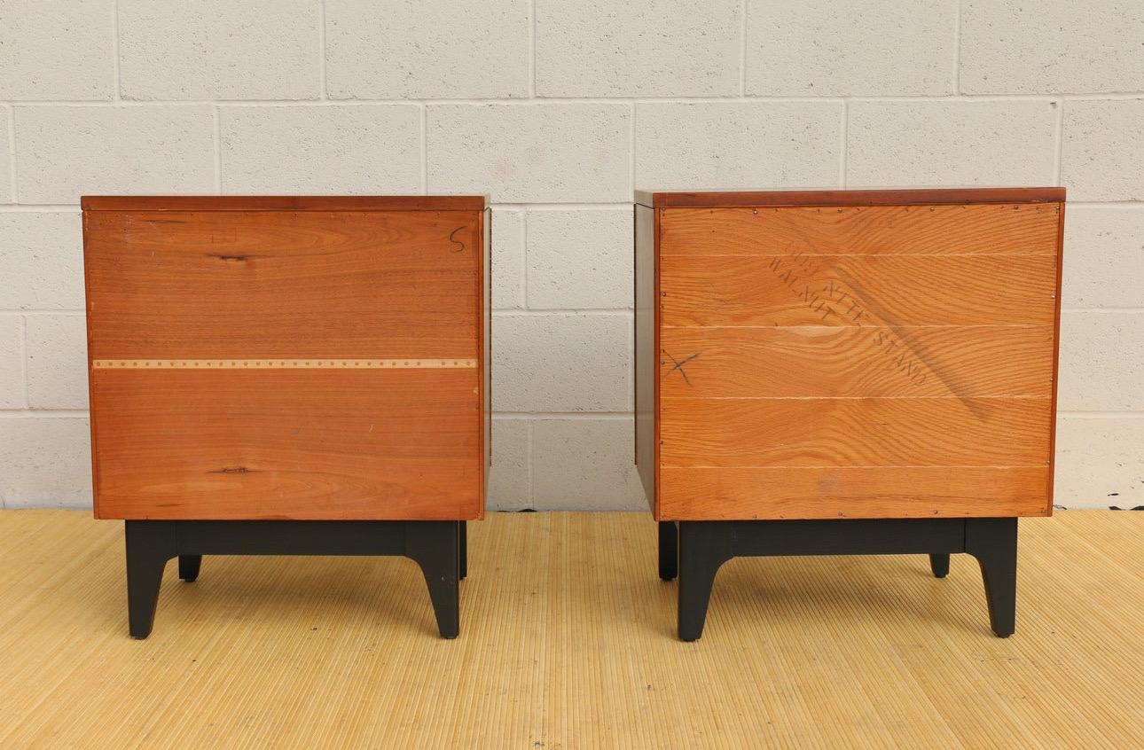 Mid-Century Modern 1960’s Pair of Walnut Nightstands In Good Condition For Sale In North Hollywood, CA