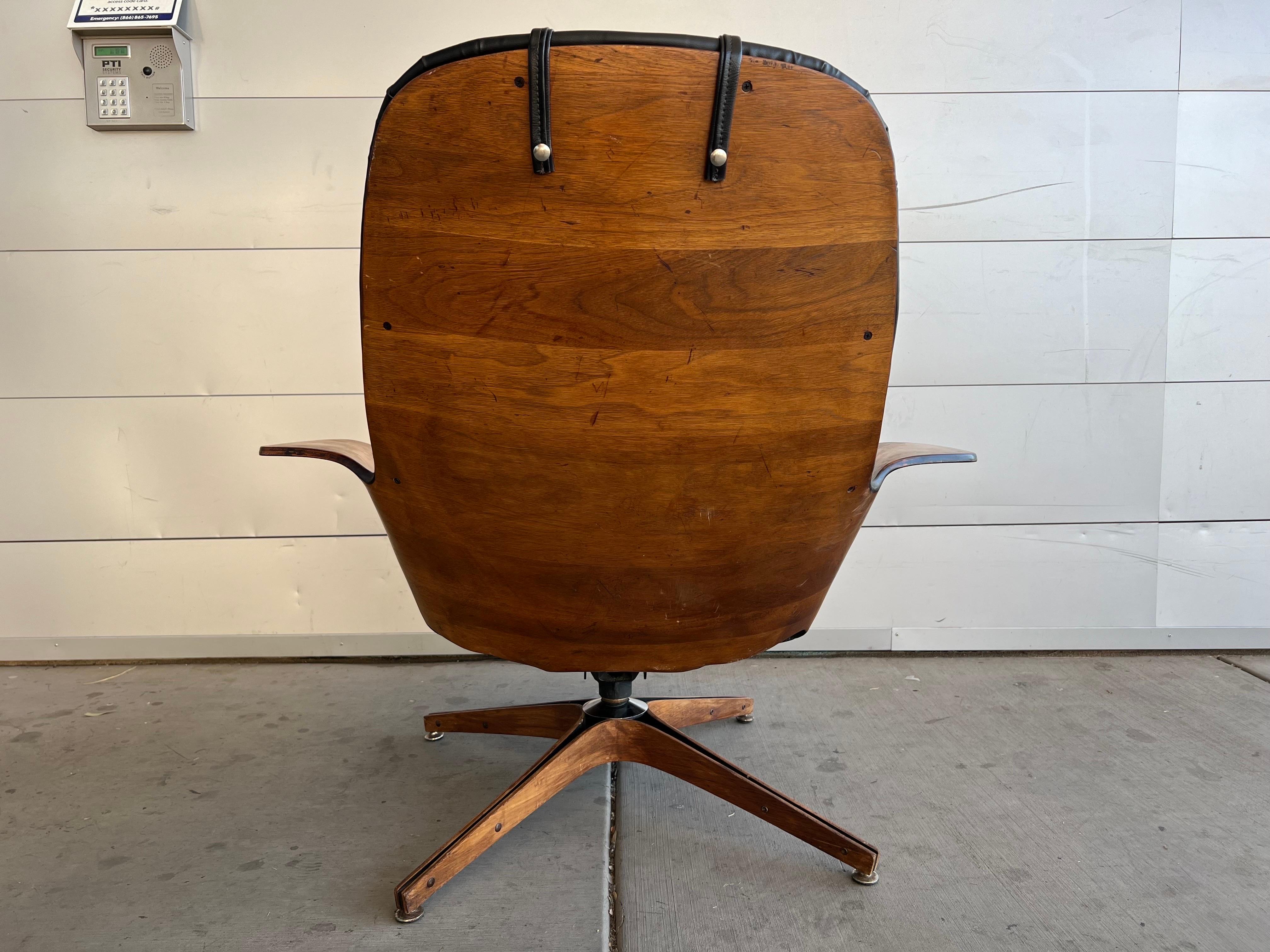 Mid Century Modern 1960s Plycraft George Mulhauser “Mr. Chair” and Ottoman For Sale 2