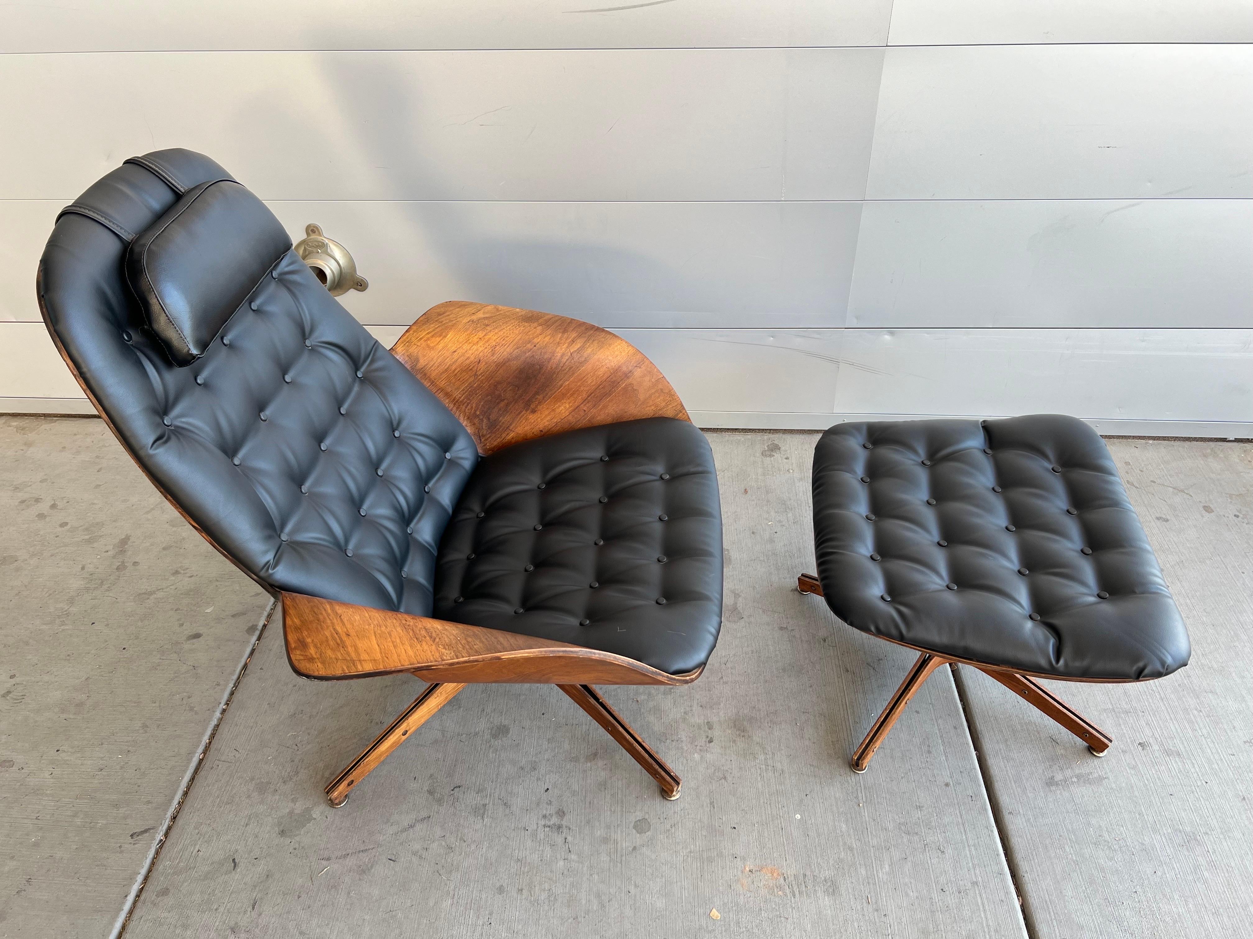American Mid Century Modern 1960s Plycraft George Mulhauser “Mr. Chair” and Ottoman For Sale