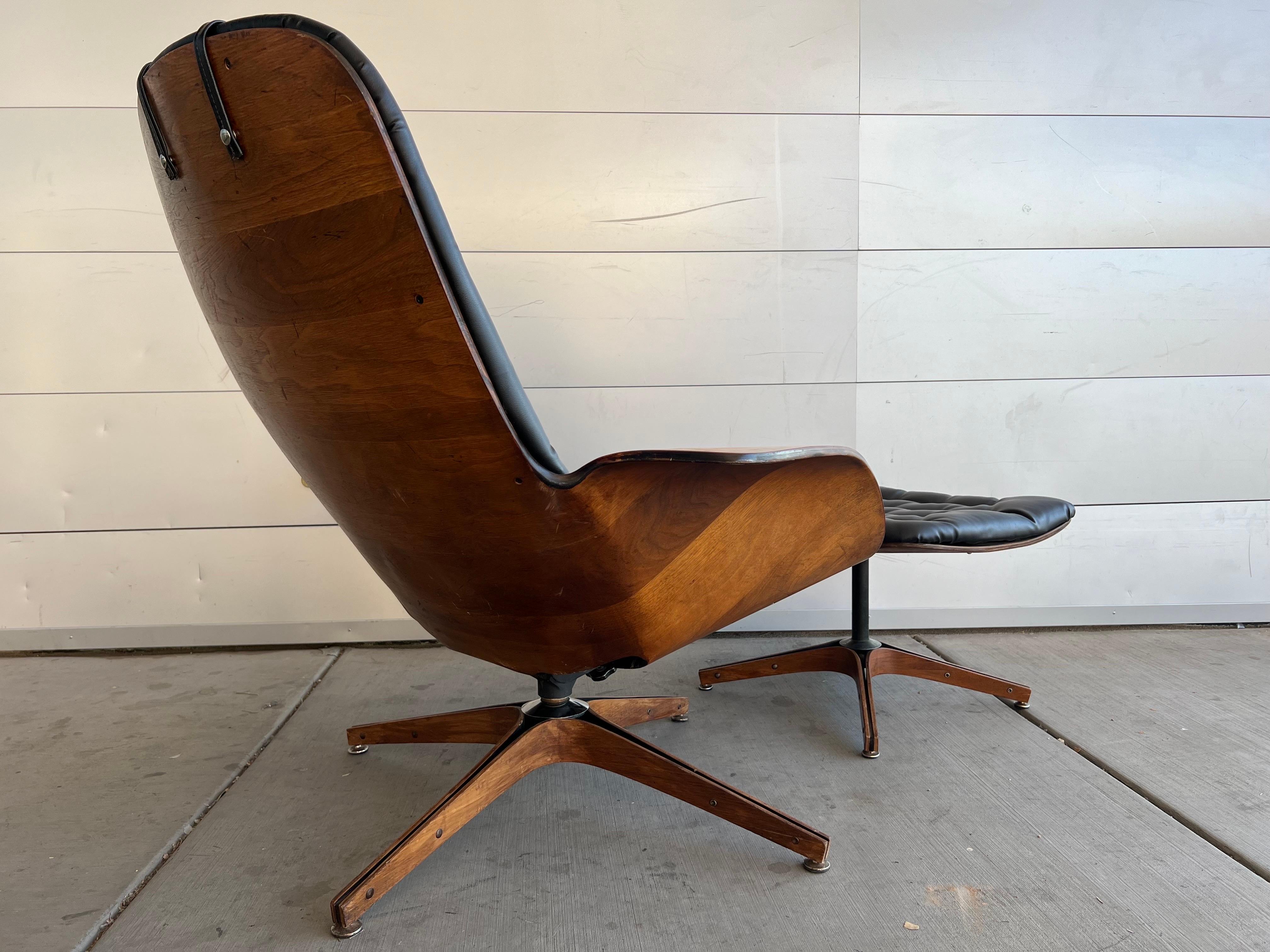 Mid Century Modern 1960s Plycraft George Mulhauser “Mr. Chair” and Ottoman For Sale 1