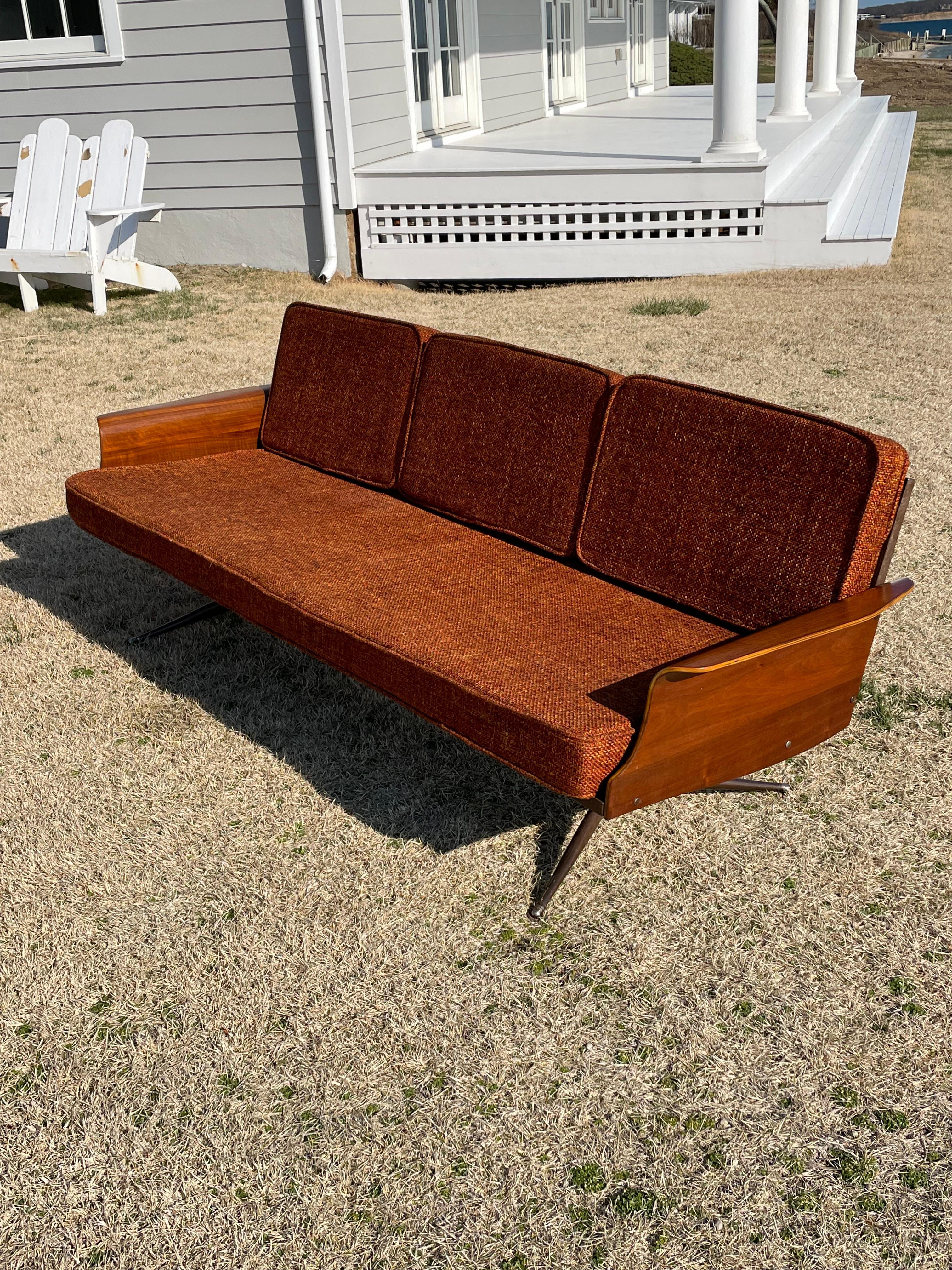 Sofá moderno de mediados de siglo de 1960 de Viko Baumritter en venta 4