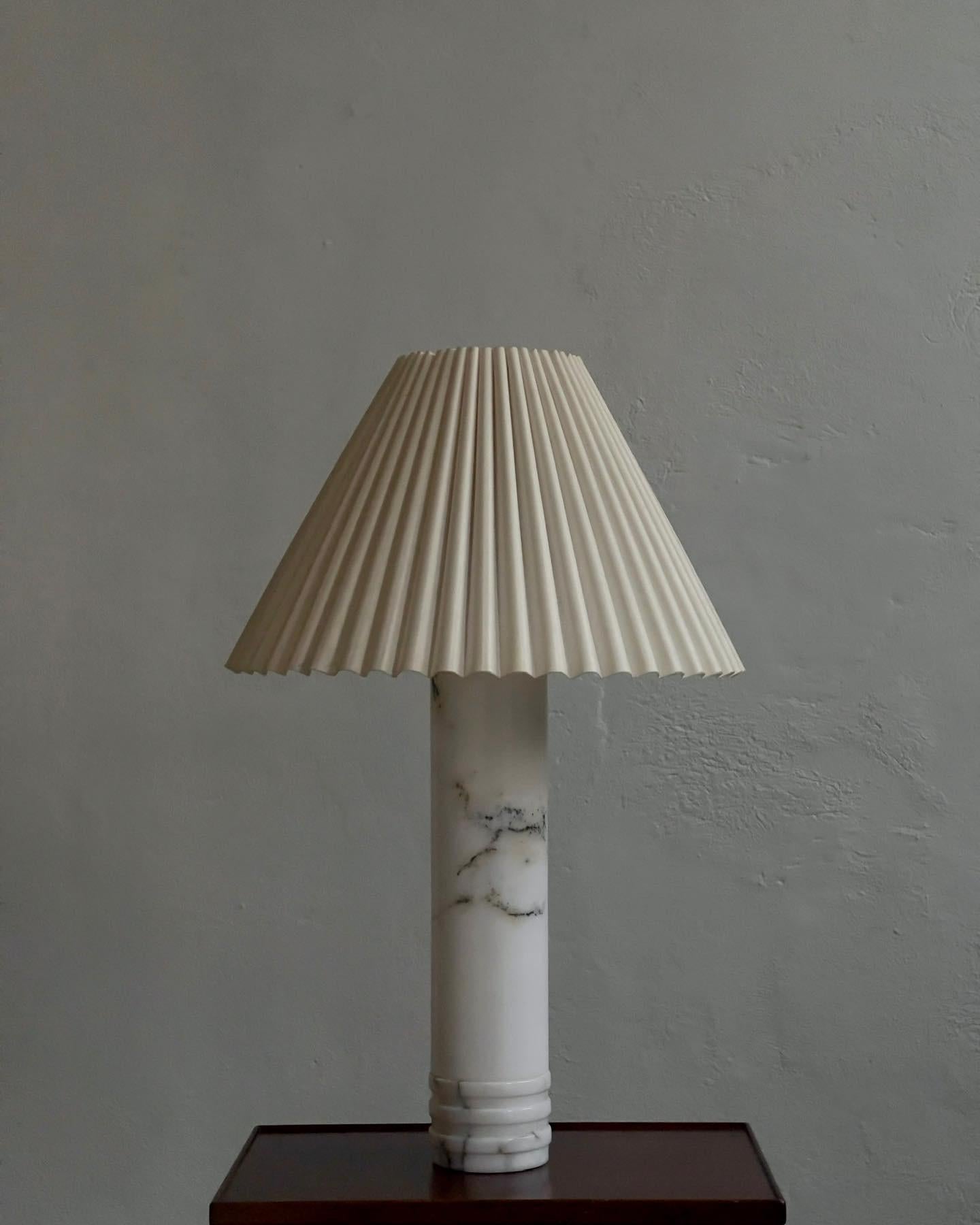 Mid-Century Modern 1960s Table Lamp in Solid Marble from Bergboms Sweden B-10 In Good Condition For Sale In København K, 84