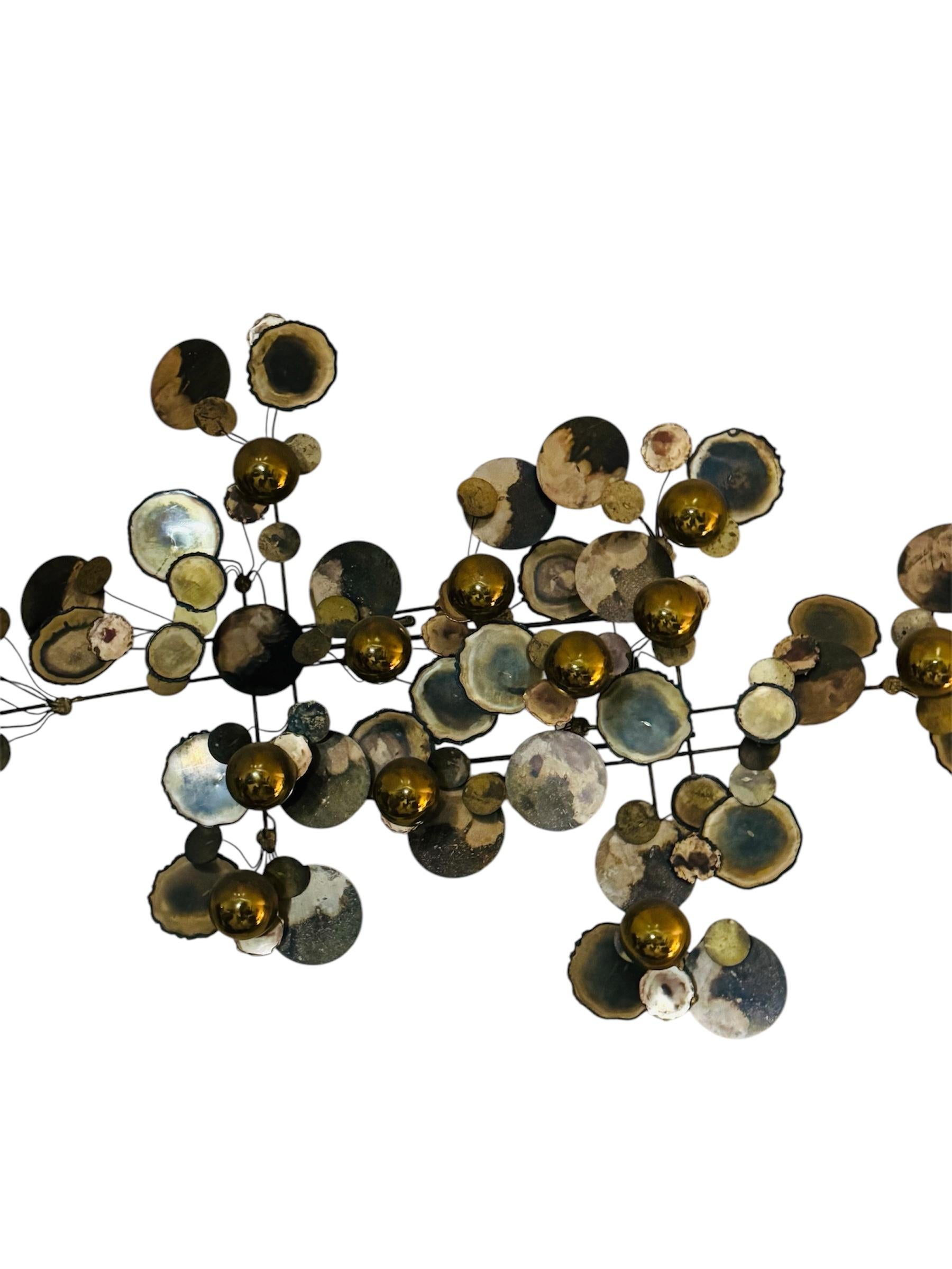 Mid Century Modern 1970er Curtis Jere Regenbogen-Wandskulptur, signiert (Messing) im Angebot