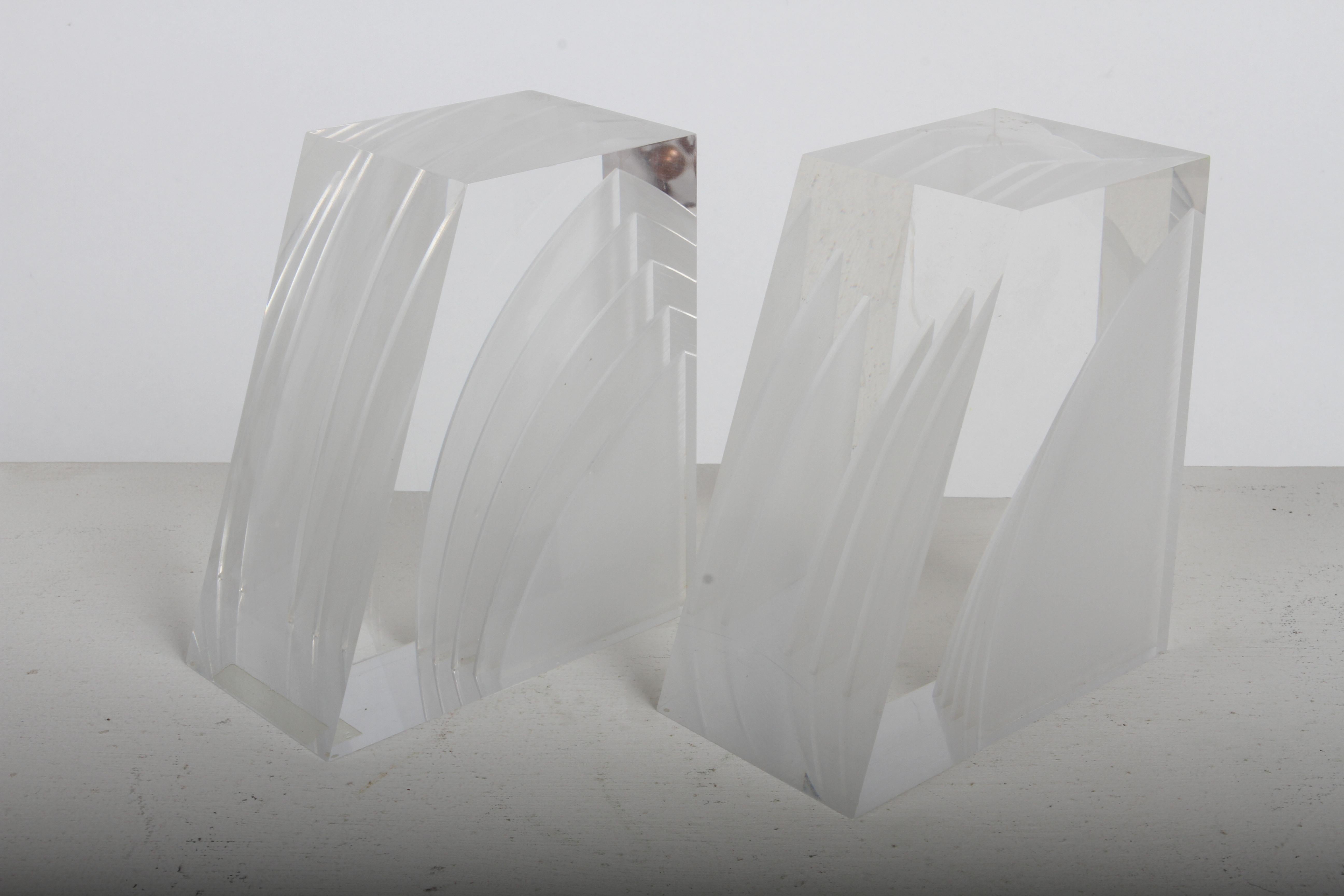 Mid-Century Modern 1970s Geometric Trapezoid Lucite Bookends - Astrolite For Sale 7