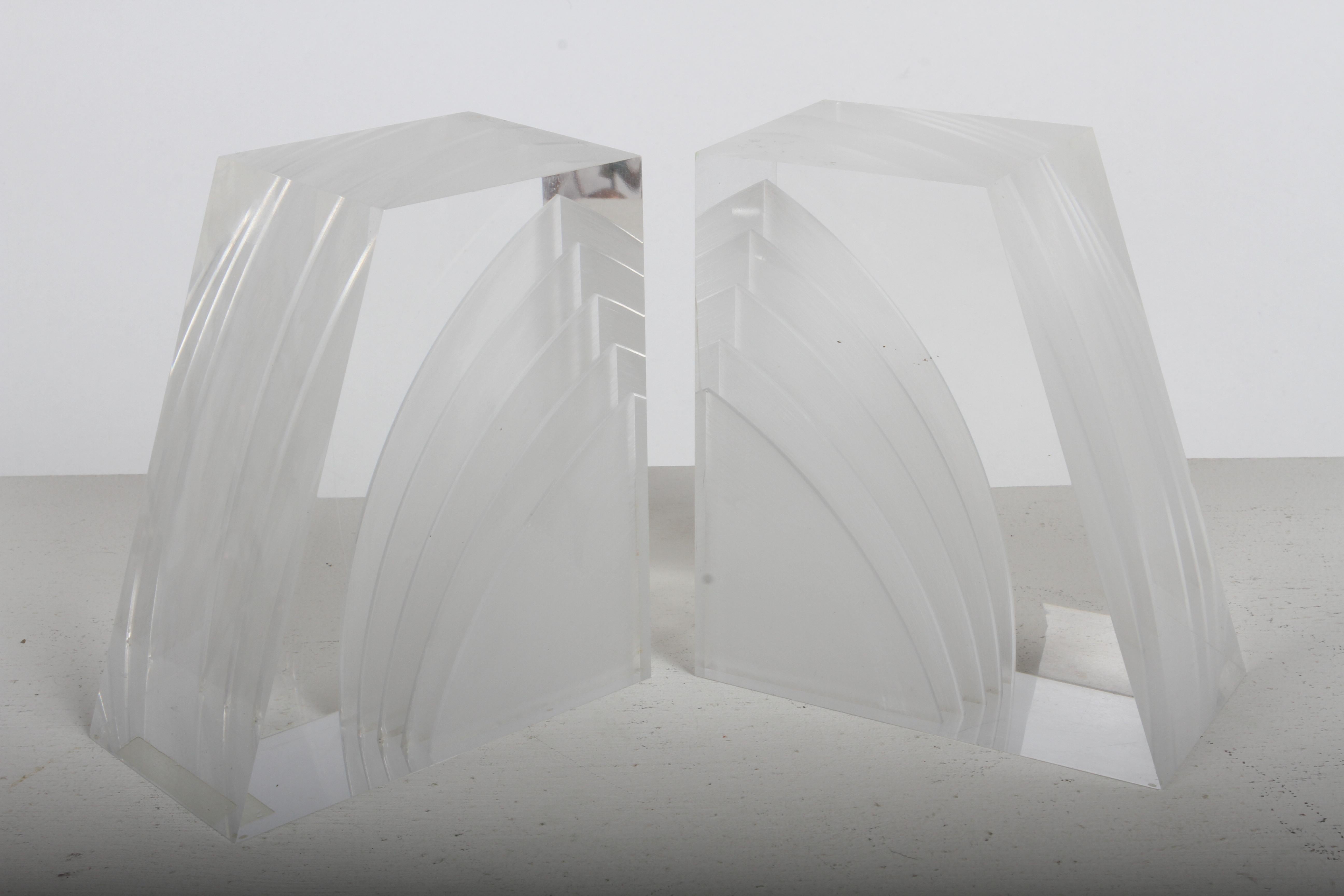 Mid-Century Modern 1970s Geometric Trapezoid Lucite Bookends - Astrolite In Good Condition For Sale In St. Louis, MO