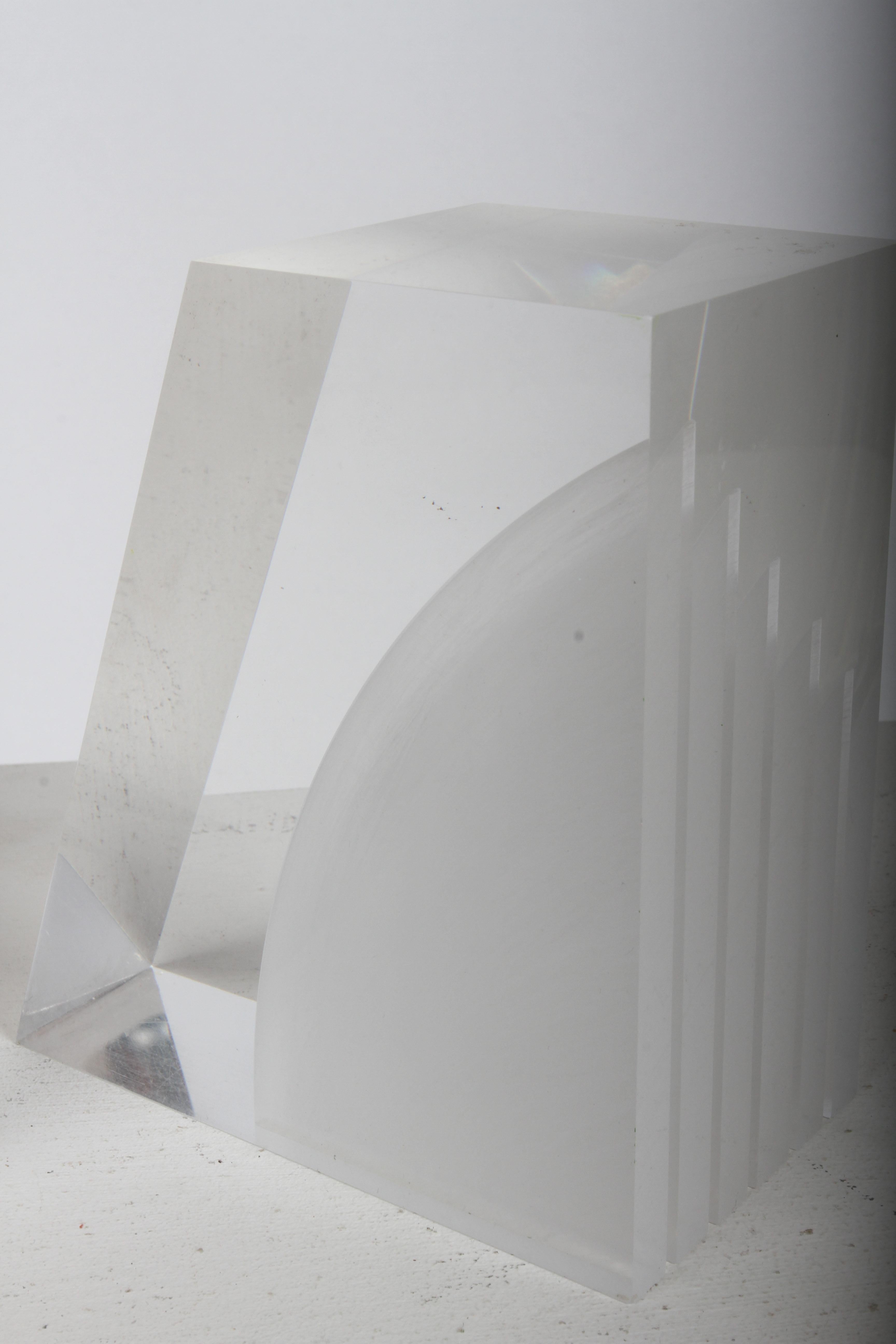 Mid-Century Modern 1970s Geometric Trapezoid Lucite Bookends - Astrolite For Sale 3