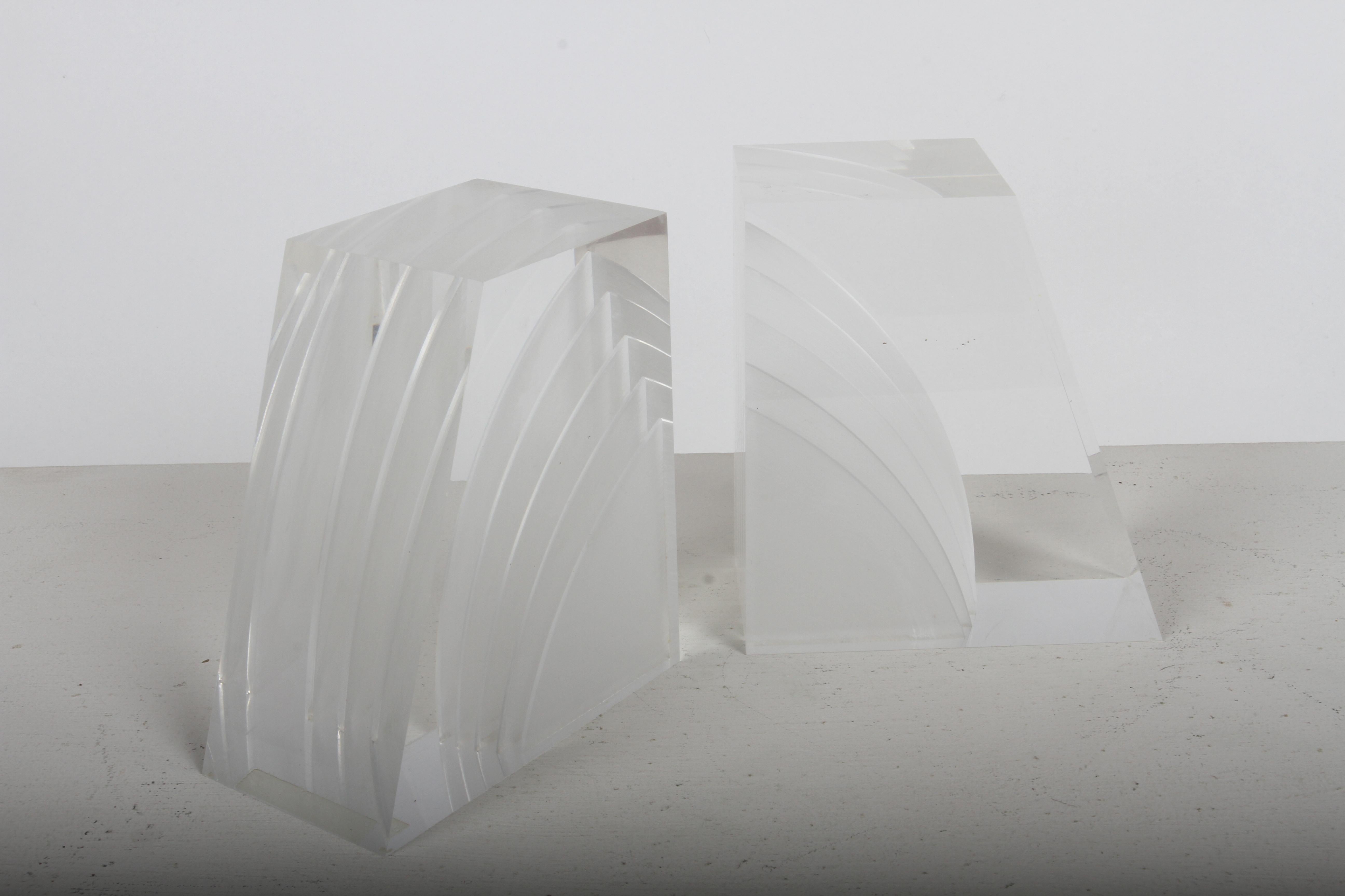 Mid-Century Modern 1970s Geometric Trapezoid Lucite Bookends - Astrolite For Sale 4