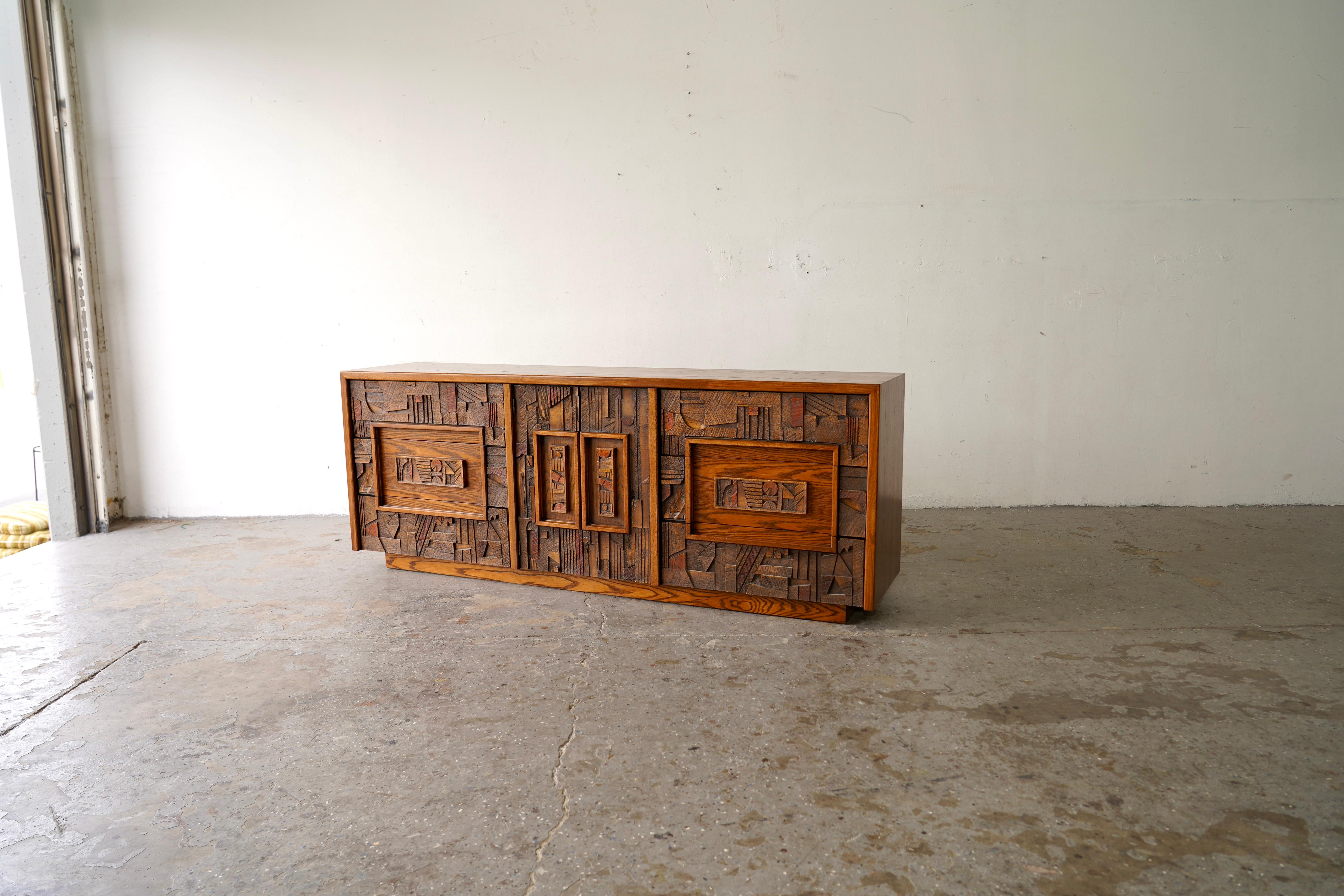Mid Century Modern 1970s Lane Brutalist Dresser / Credenza - Pueblo Line im Zustand „Gut“ in Las Vegas, NV