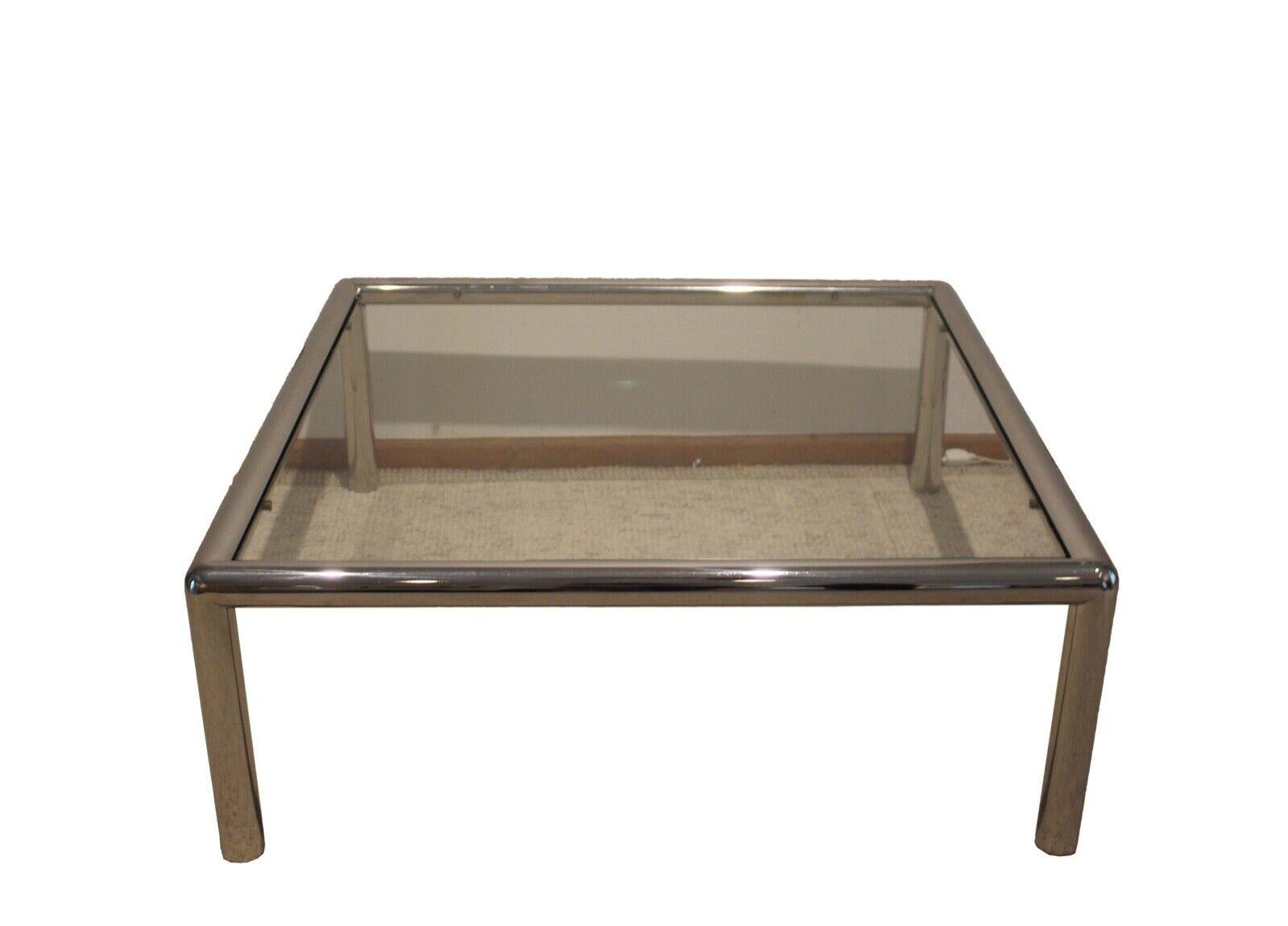 Le Shoppe Too presents this beautiful coffee seemless designed polished chrome and glass square coffee table. In very good vintage condition. Dimensions: 40
