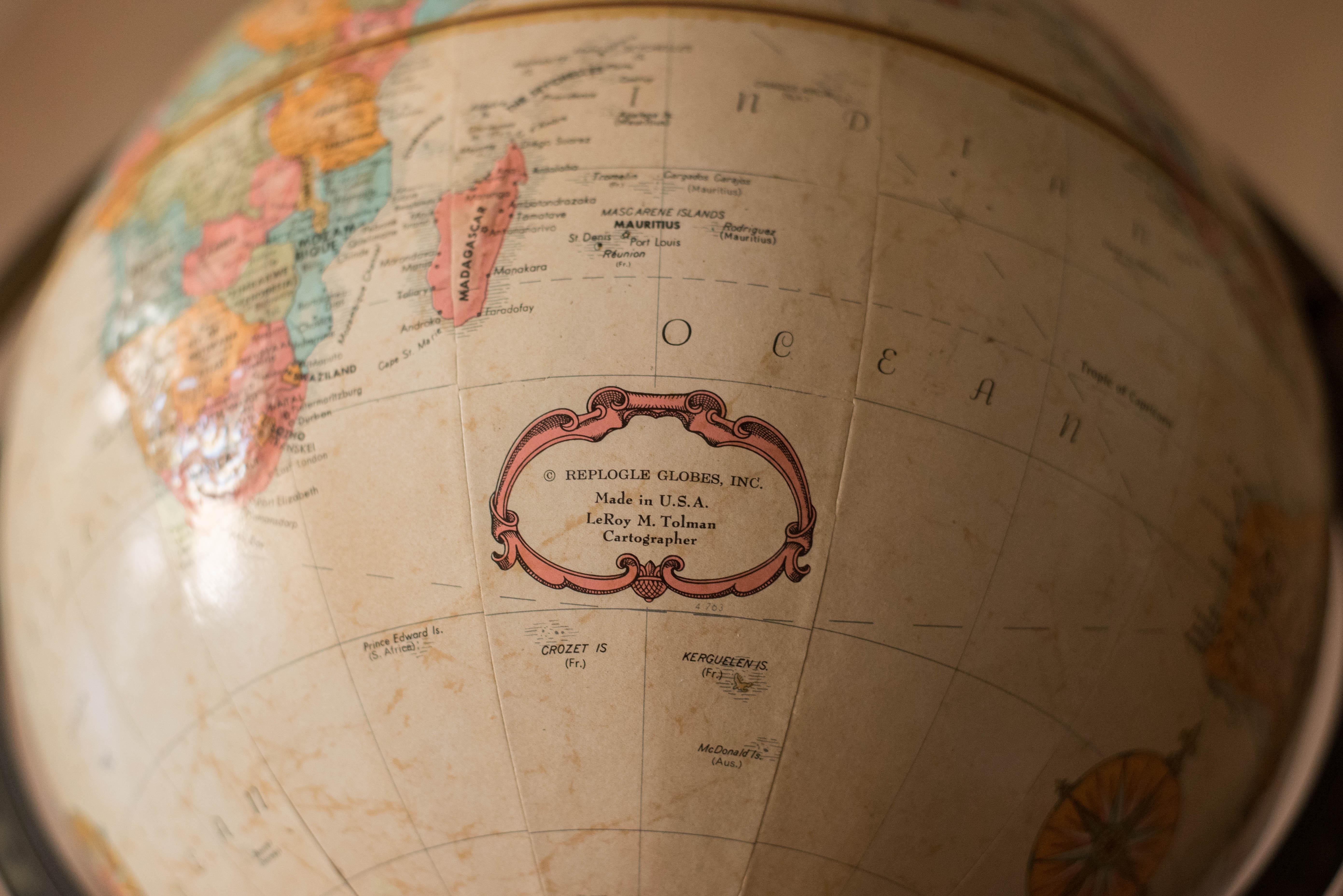 Globe terrestre rotatif 